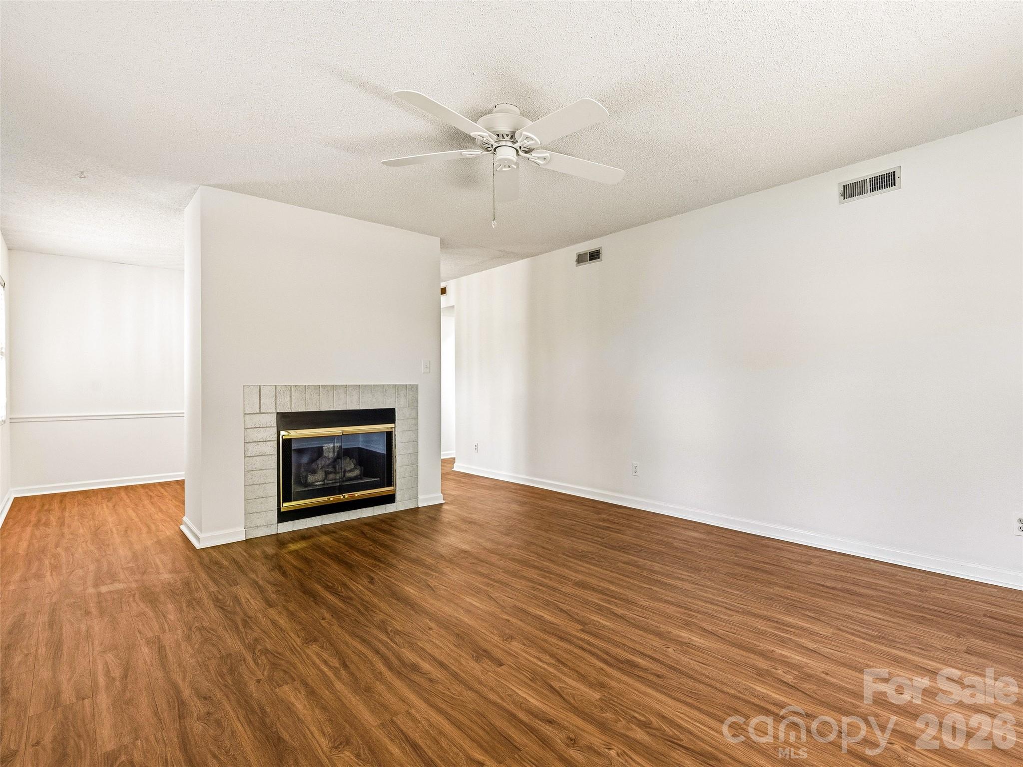 106 Abbey Circle Property Photo 5