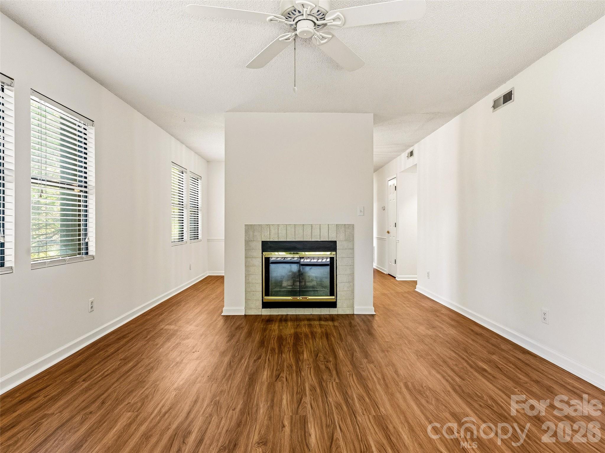 106 Abbey Circle Property Photo 6