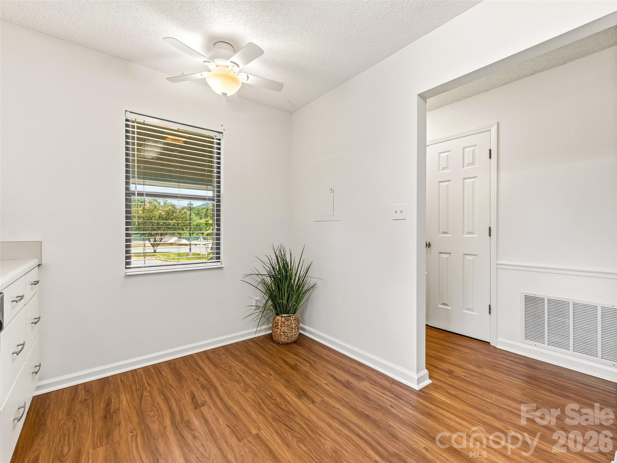 106 Abbey Circle Property Photo 13