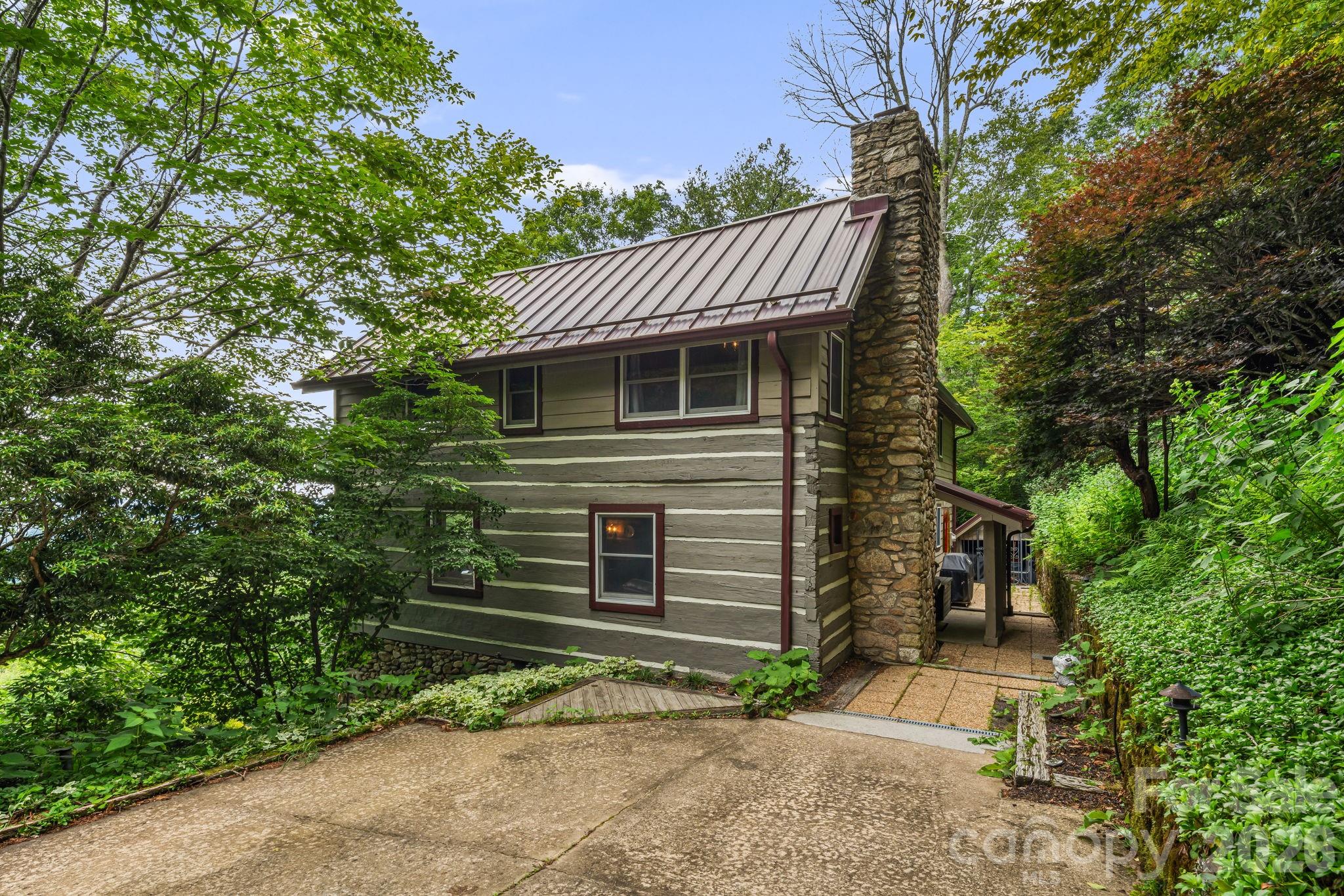 692 Mckinney Gap Drive Property Photo 1