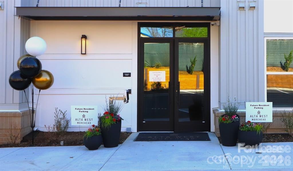 2020 W Morehead Street Foxtrot Property Photo 3