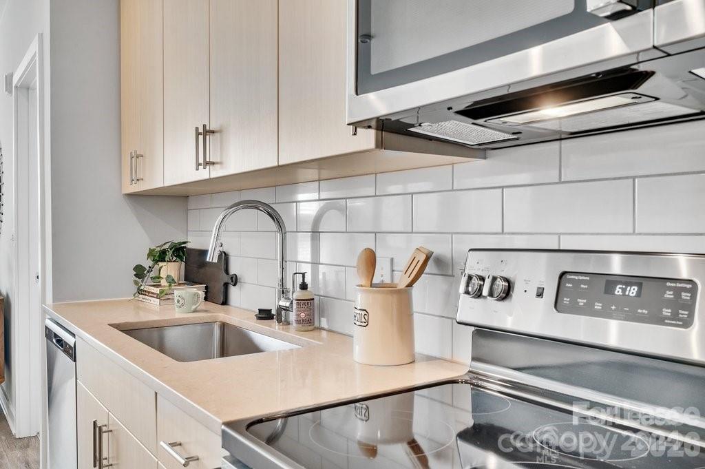 2020 W Morehead Street Foxtrot Property Photo 24