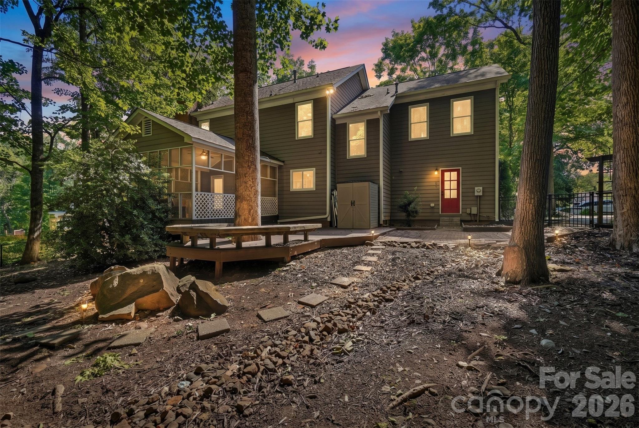 1112 Long Paw Lane Property Photo 2