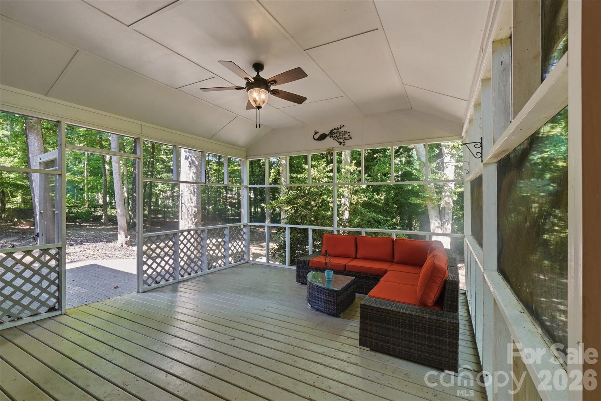 1112 Long Paw Lane Property Photo 7