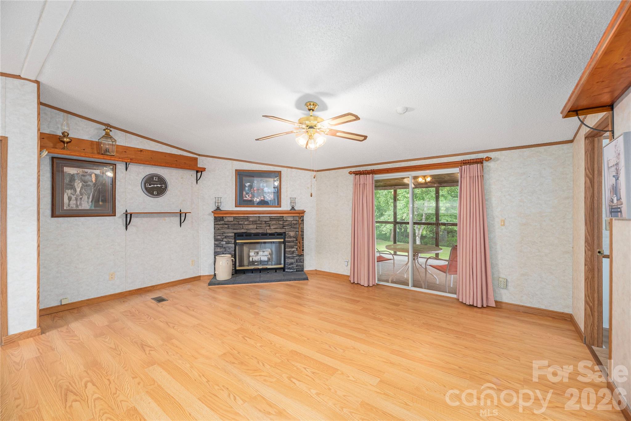 992 Brickyard Road Property Photo 6