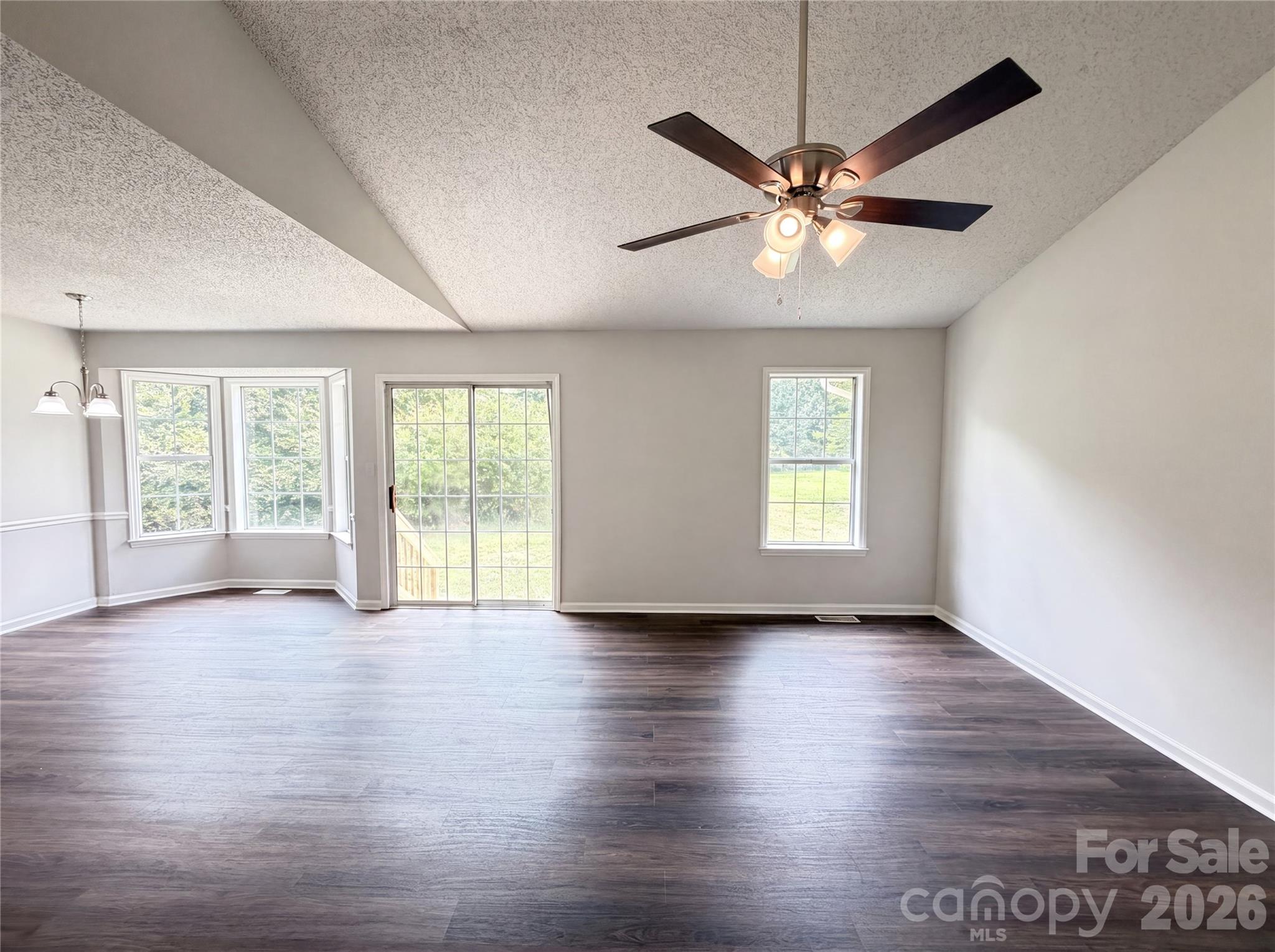 4901 Jacquelyne Drive Property Photo 4