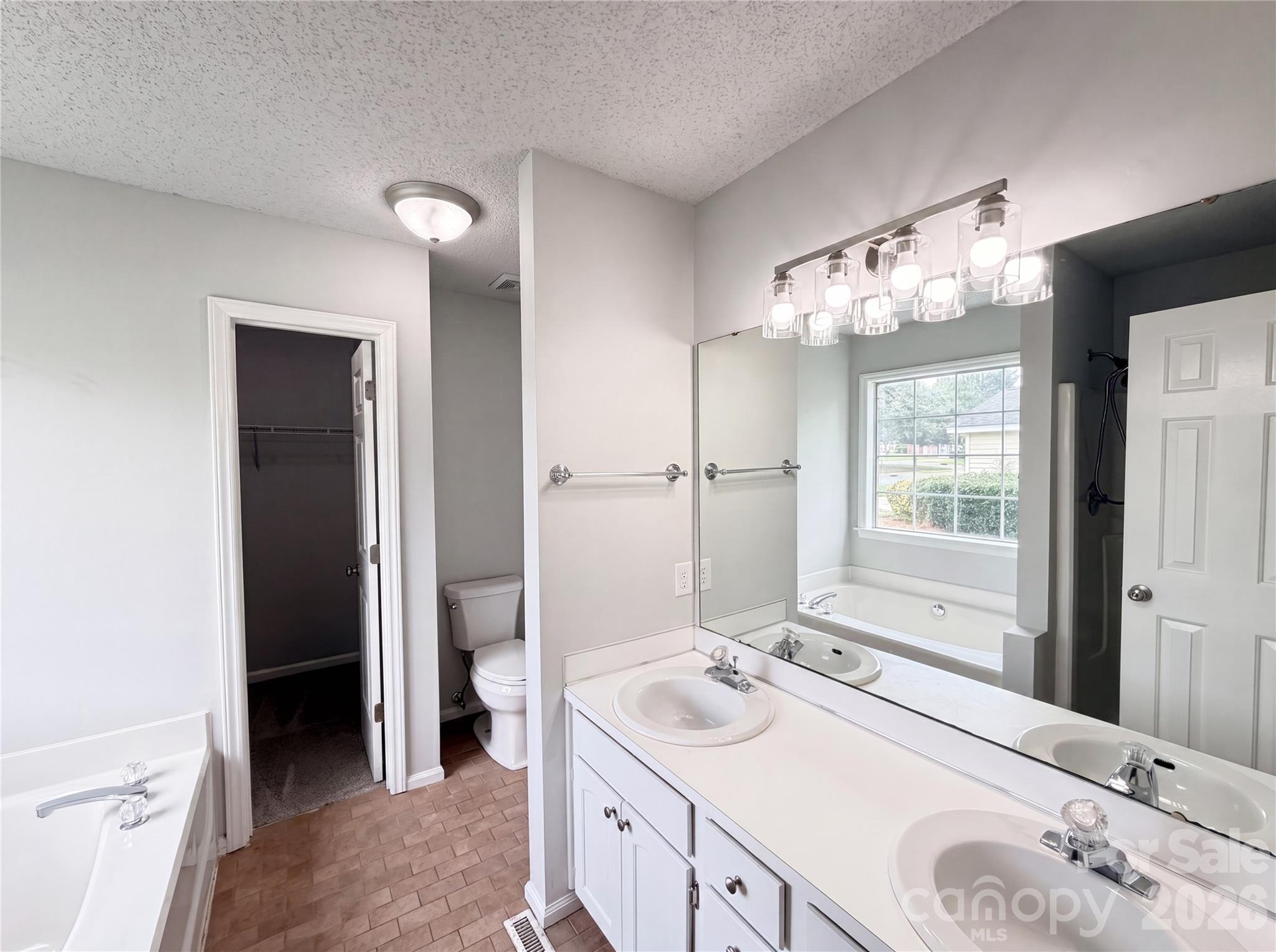 4901 Jacquelyne Drive Property Photo 14