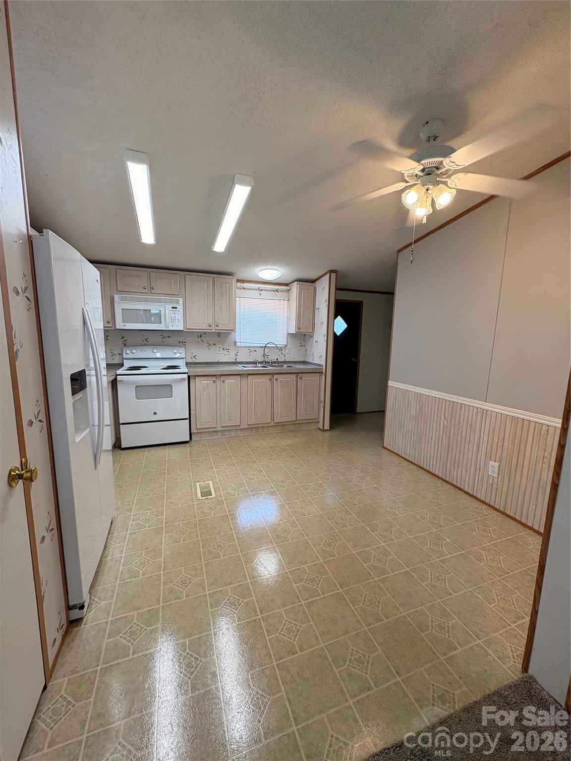5422 Wrenn Drive Property Photo 3