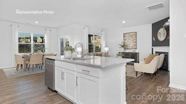 916 Streamwood Avenue Property Photo 7