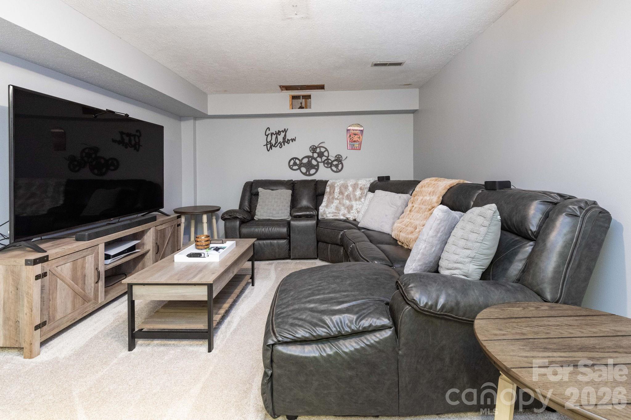 936 Toxaway Drive Property Photo 18