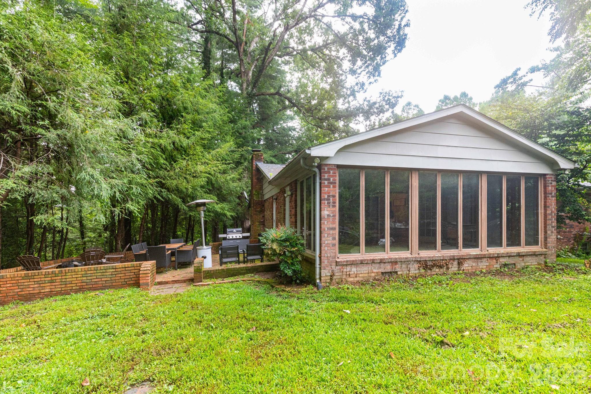 936 Toxaway Drive Property Photo 22