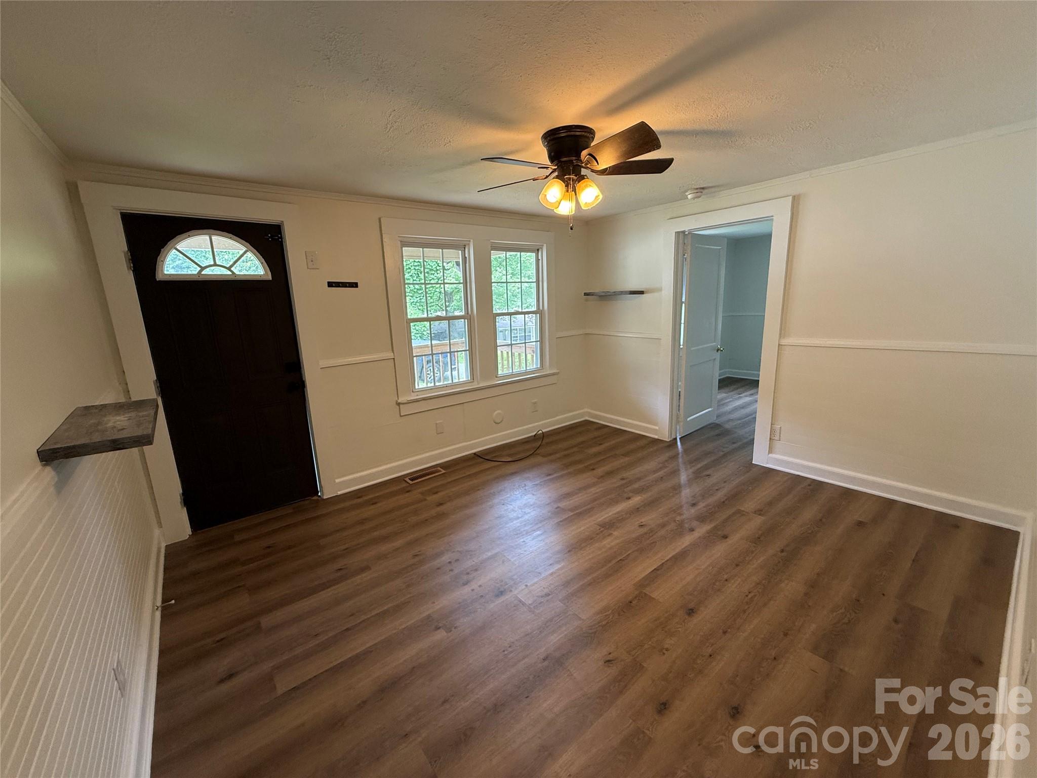 276 Kathy Street Property Photo 4