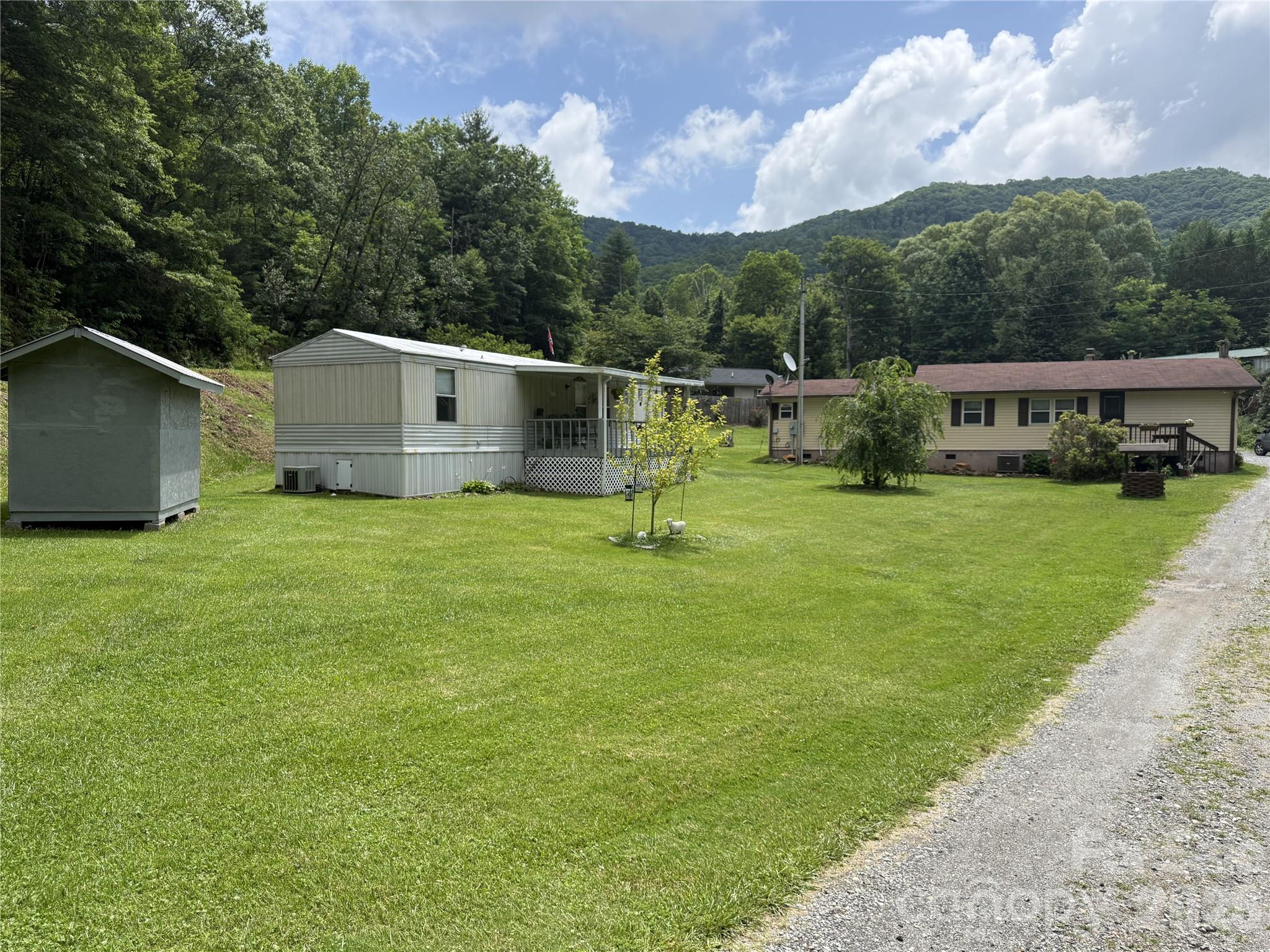 4126 & 4128 Pumpkintown Road Property Photo 4
