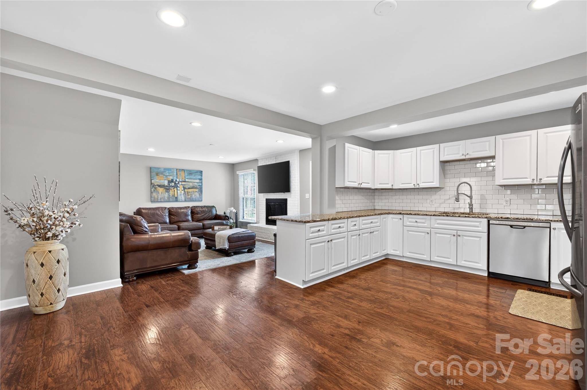 3231 Windrow Lane Property Photo 6