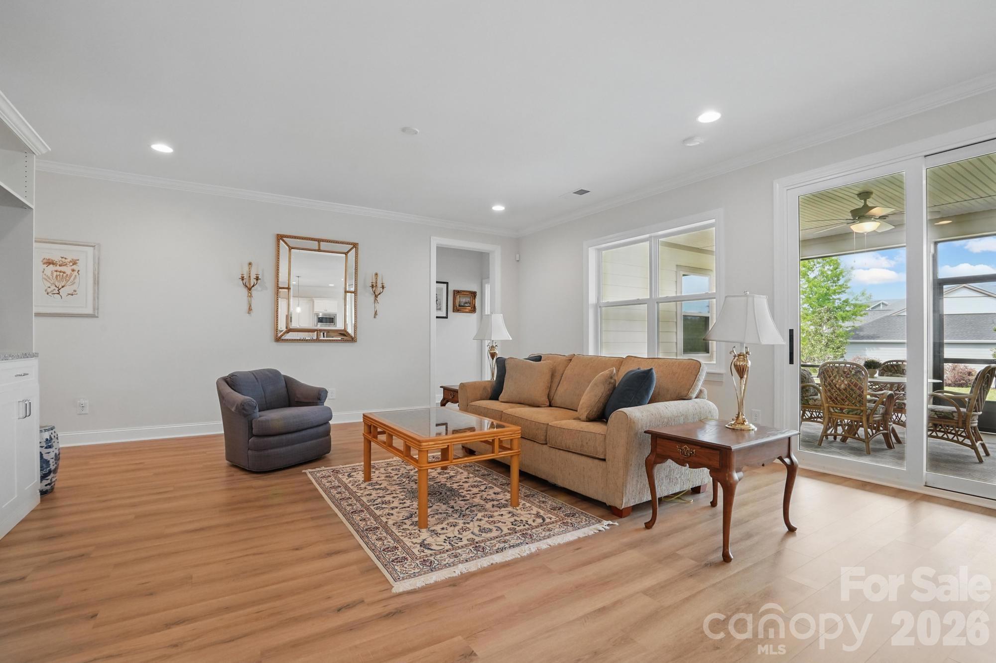5247 Looking Glass Trail Property Photo 4