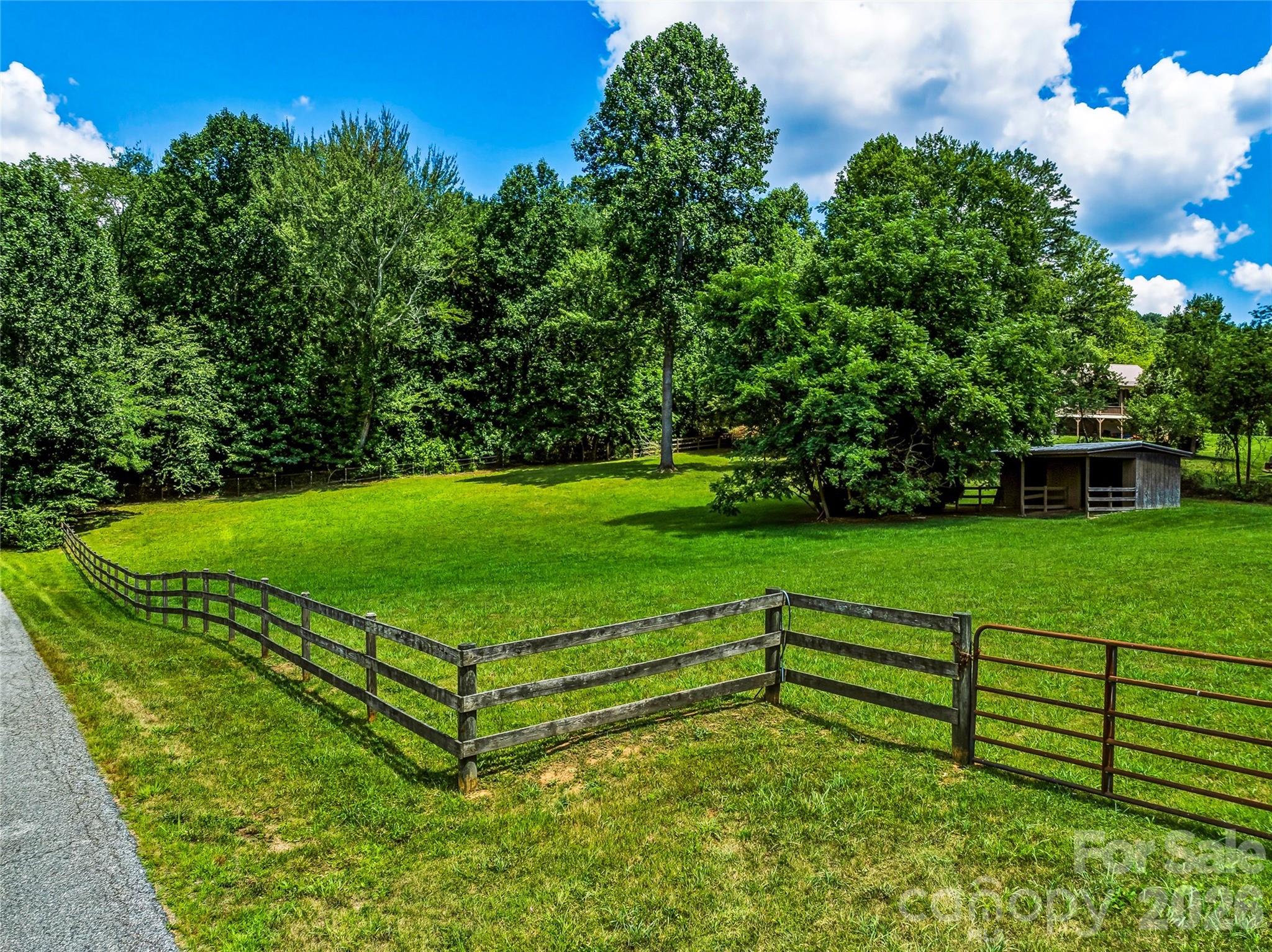 150 Rainbow View Drive Property Photo 5