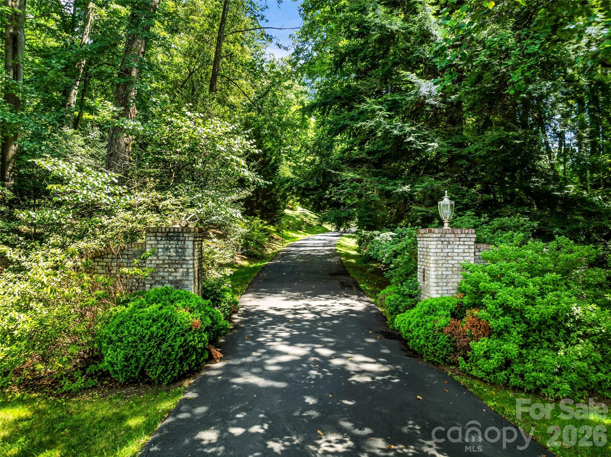 150 Rainbow View Drive Property Photo 6
