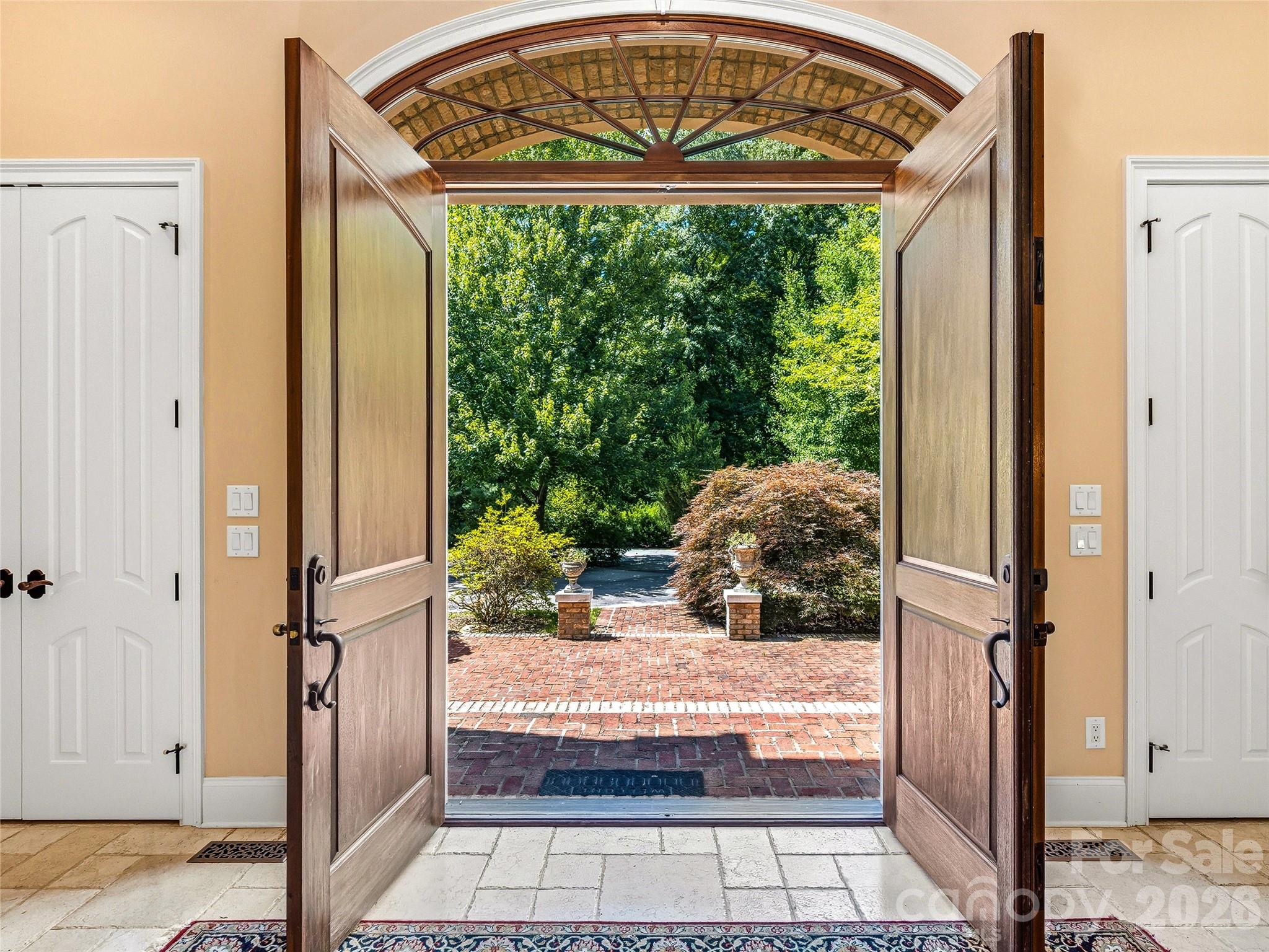 150 Rainbow View Drive Property Photo 7