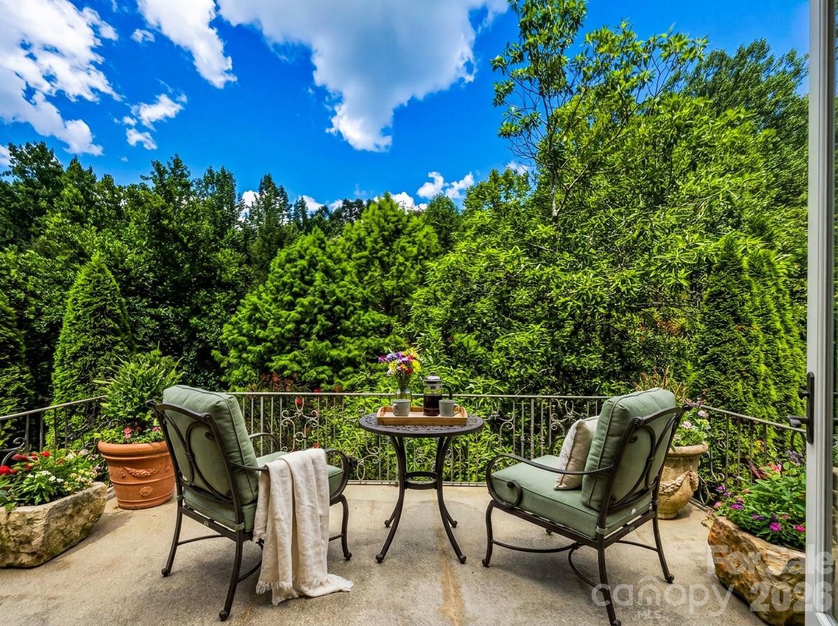150 Rainbow View Drive Property Photo 33
