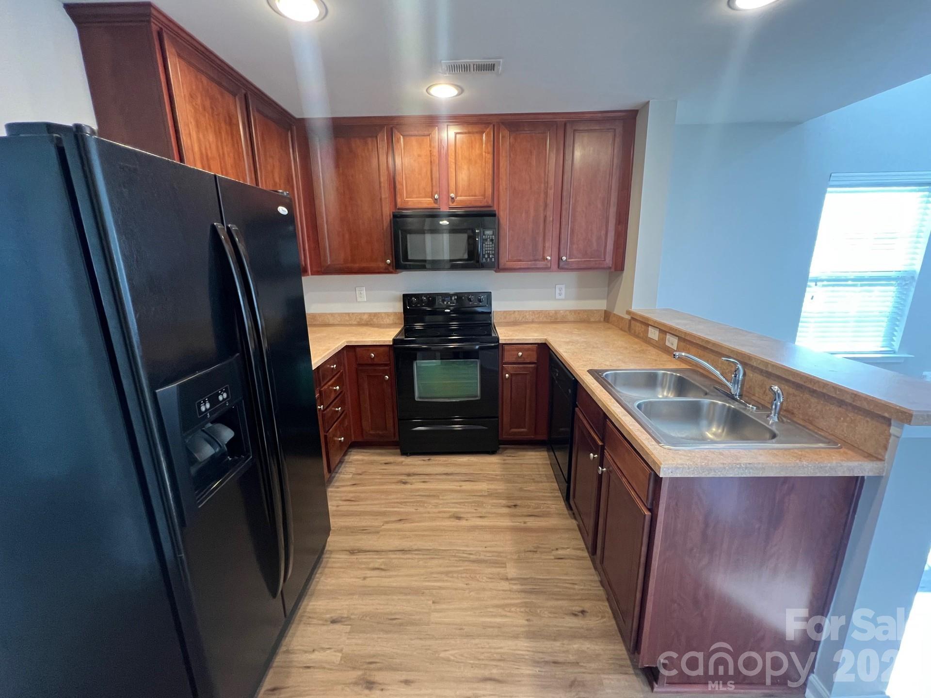 18429 Streamline Court Property Photo 8