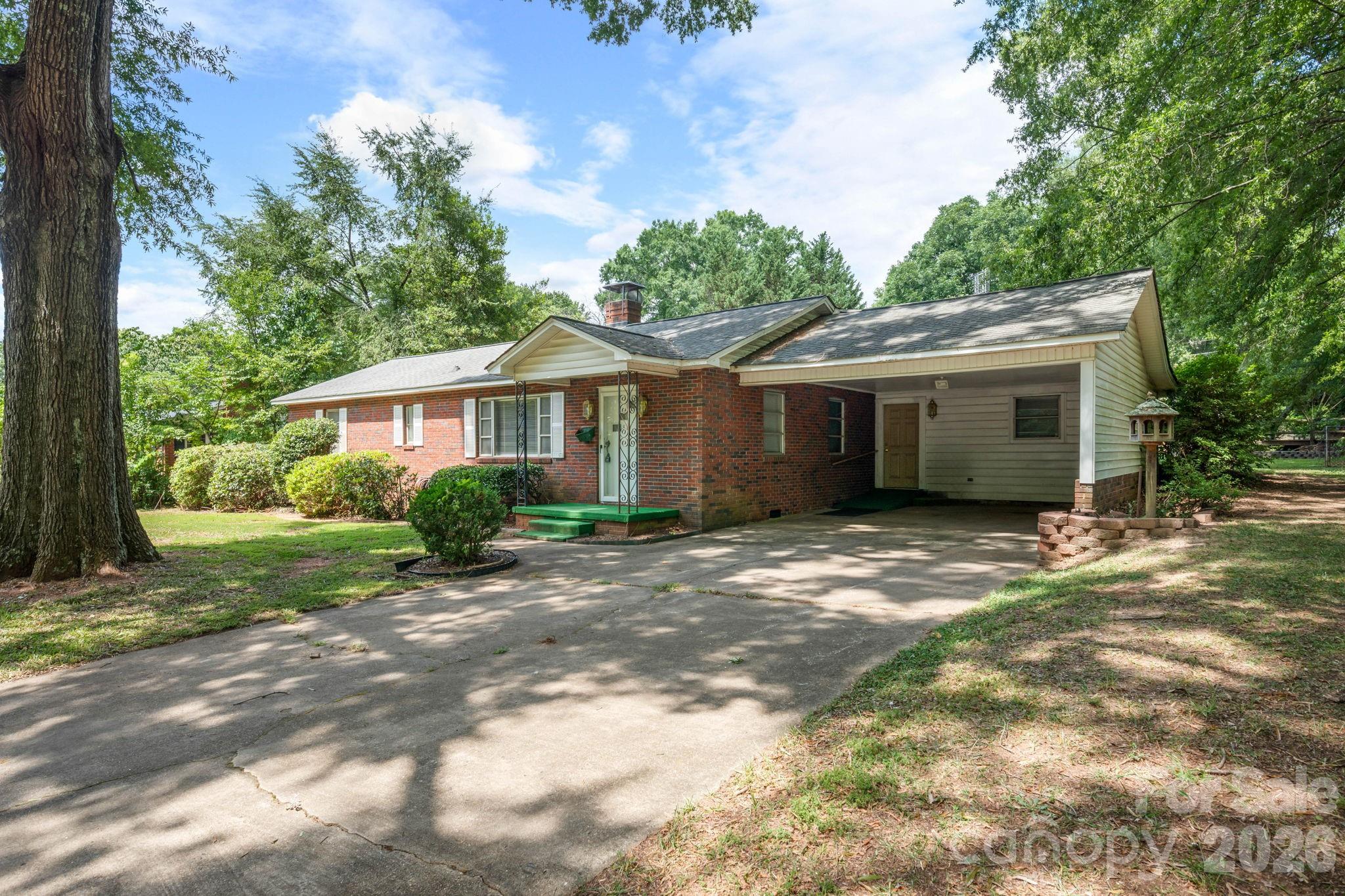 811 Katherine Avenue Property Photo 2