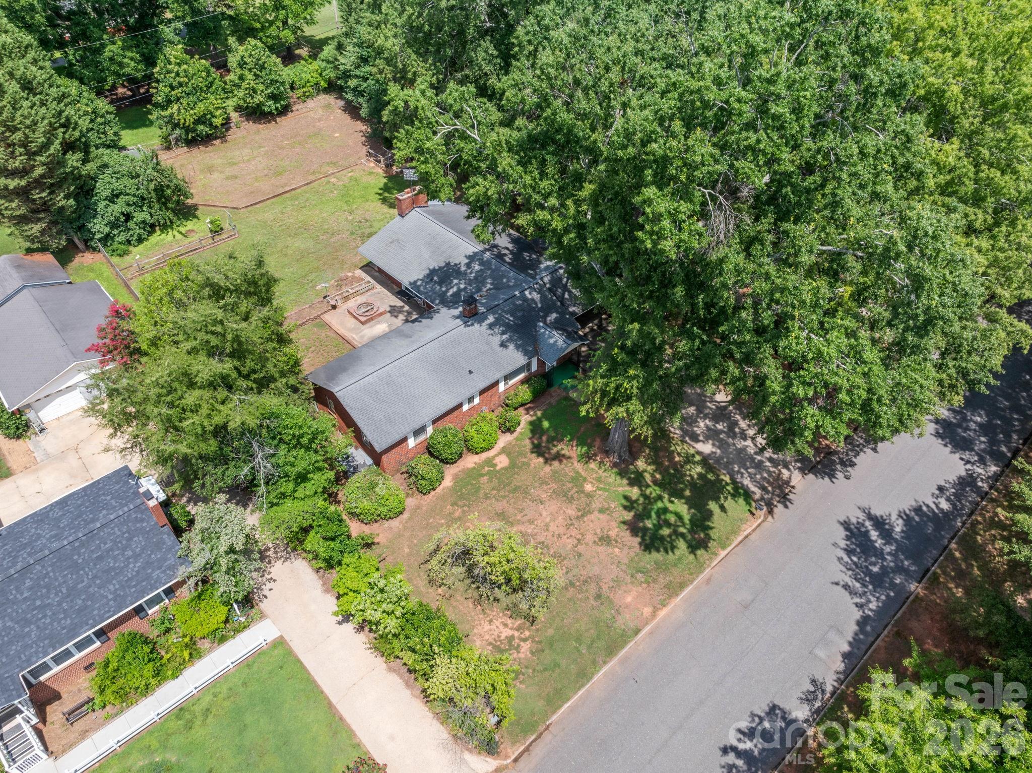 811 Katherine Avenue Property Photo 4