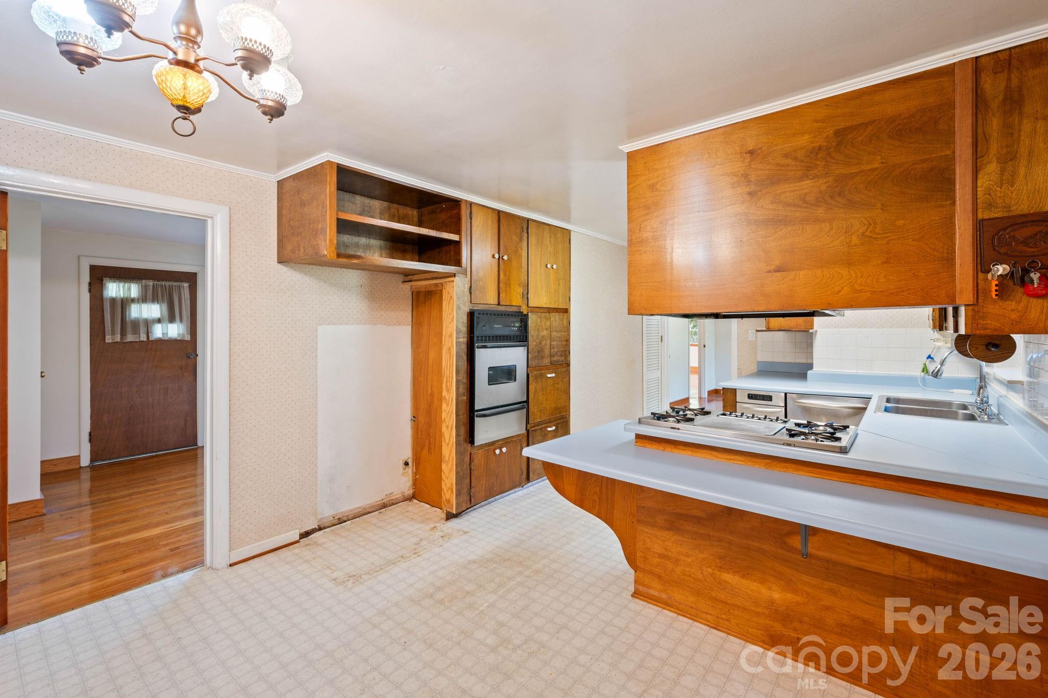 811 Katherine Avenue Property Photo 9
