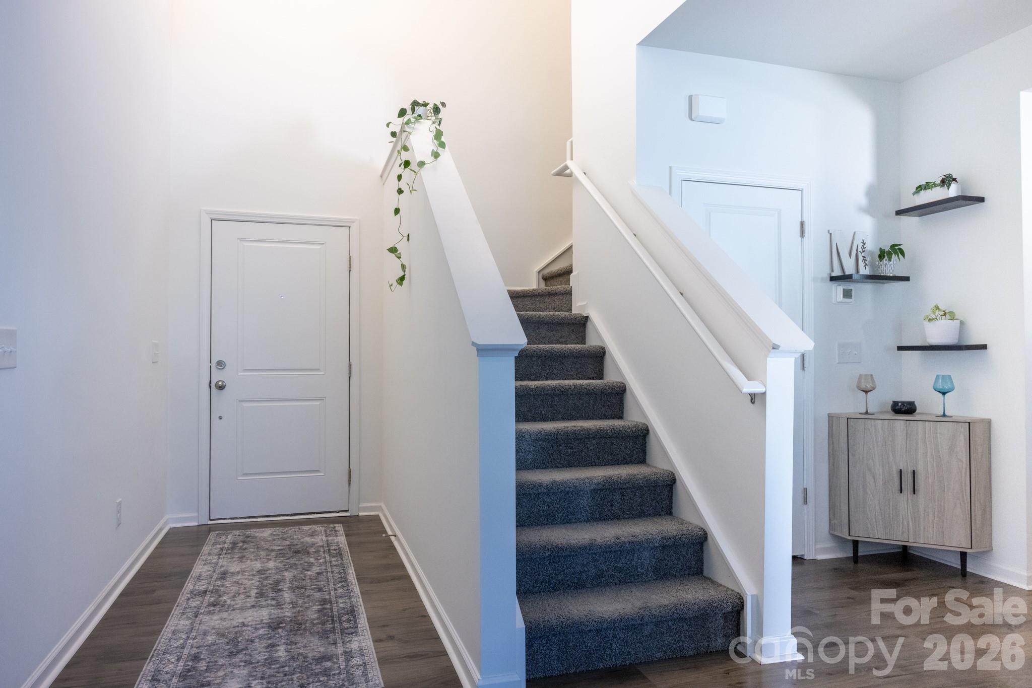 556 Willamette Drive Property Photo 3
