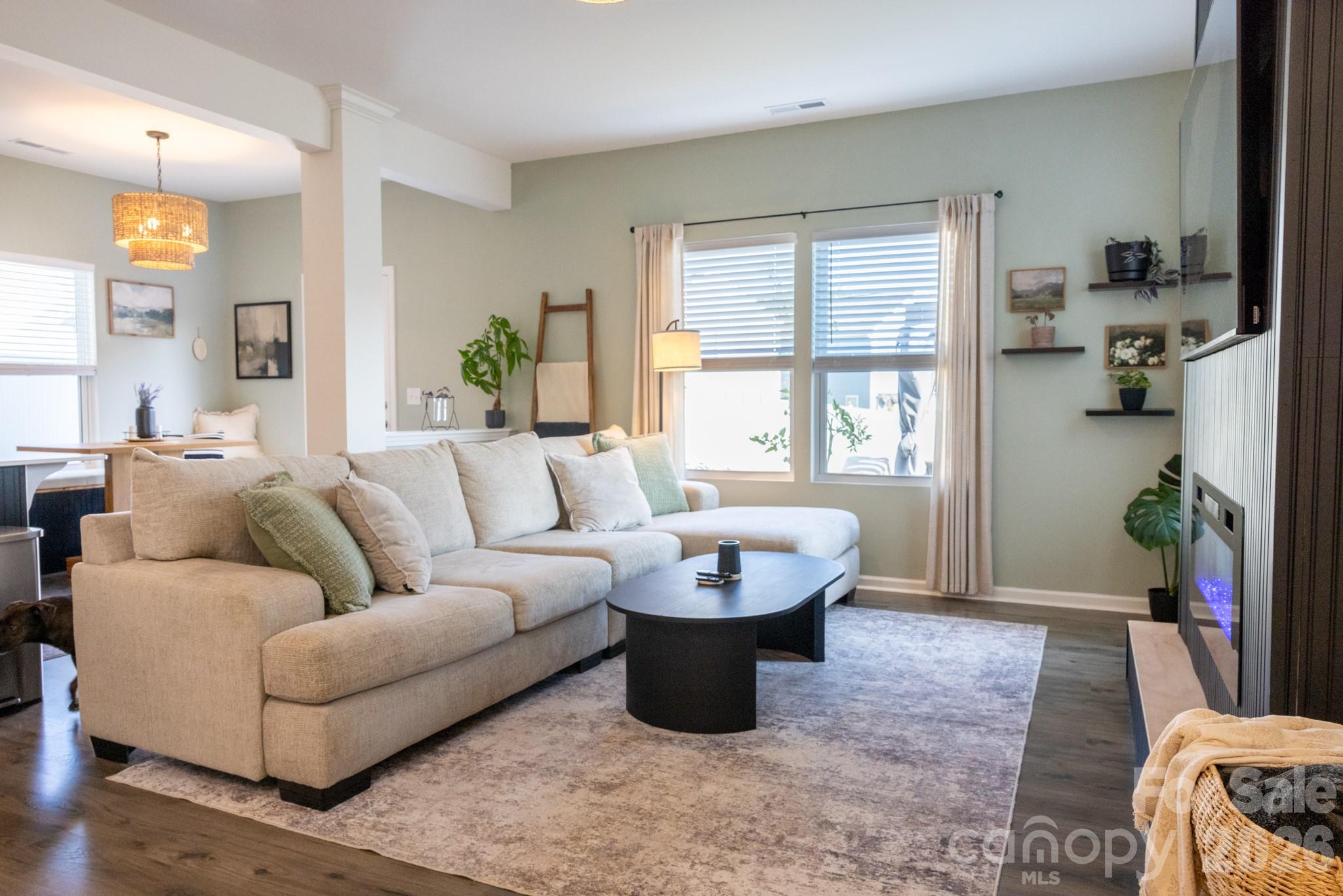 556 Willamette Drive Property Photo 4