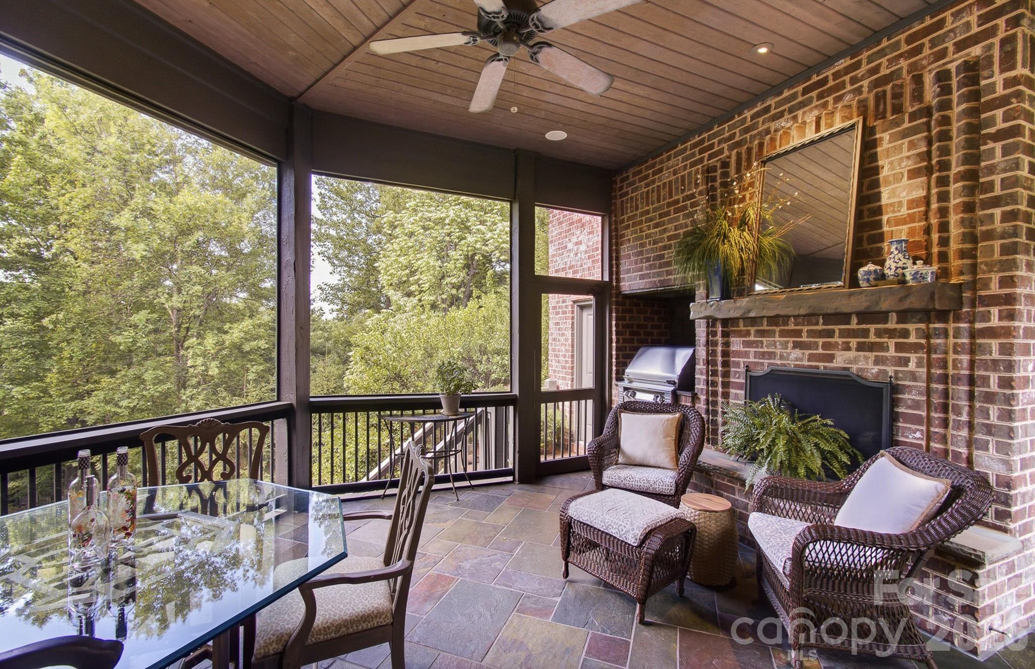 1333 Solomon Circle Property Photo 8