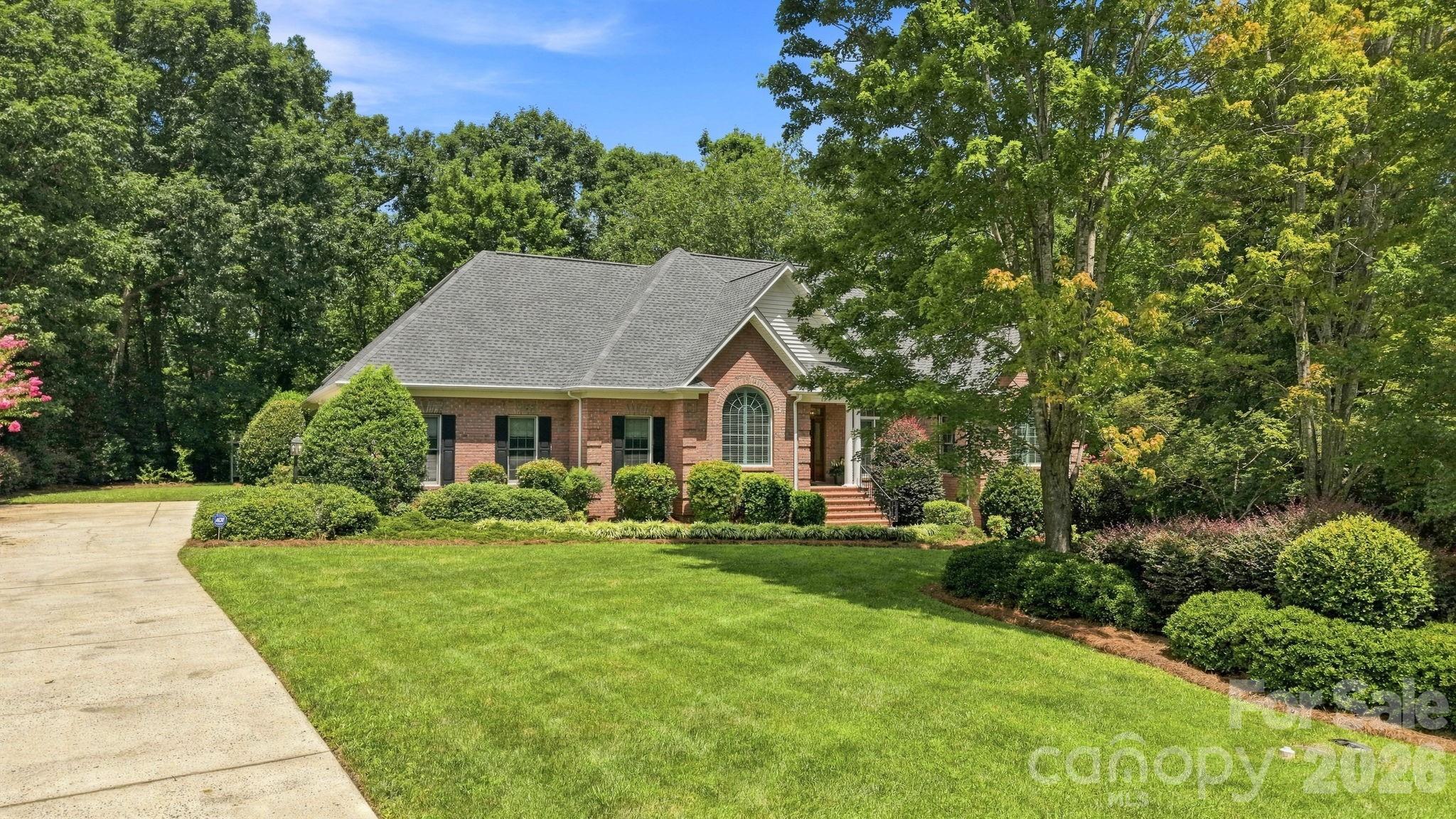 417 Crooked Oak Drive Property Photo 4