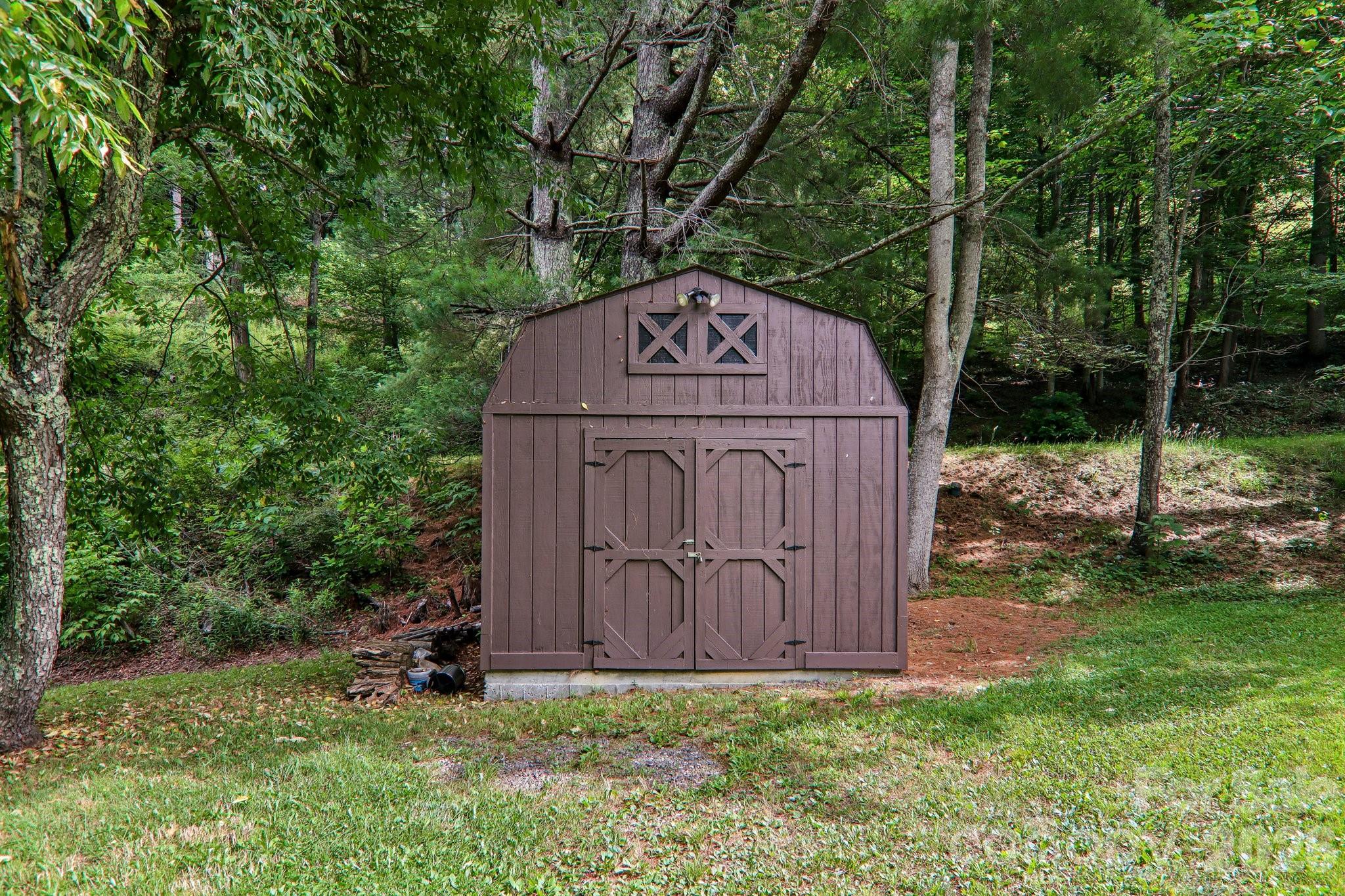 251 Village Lane Property Photo 8