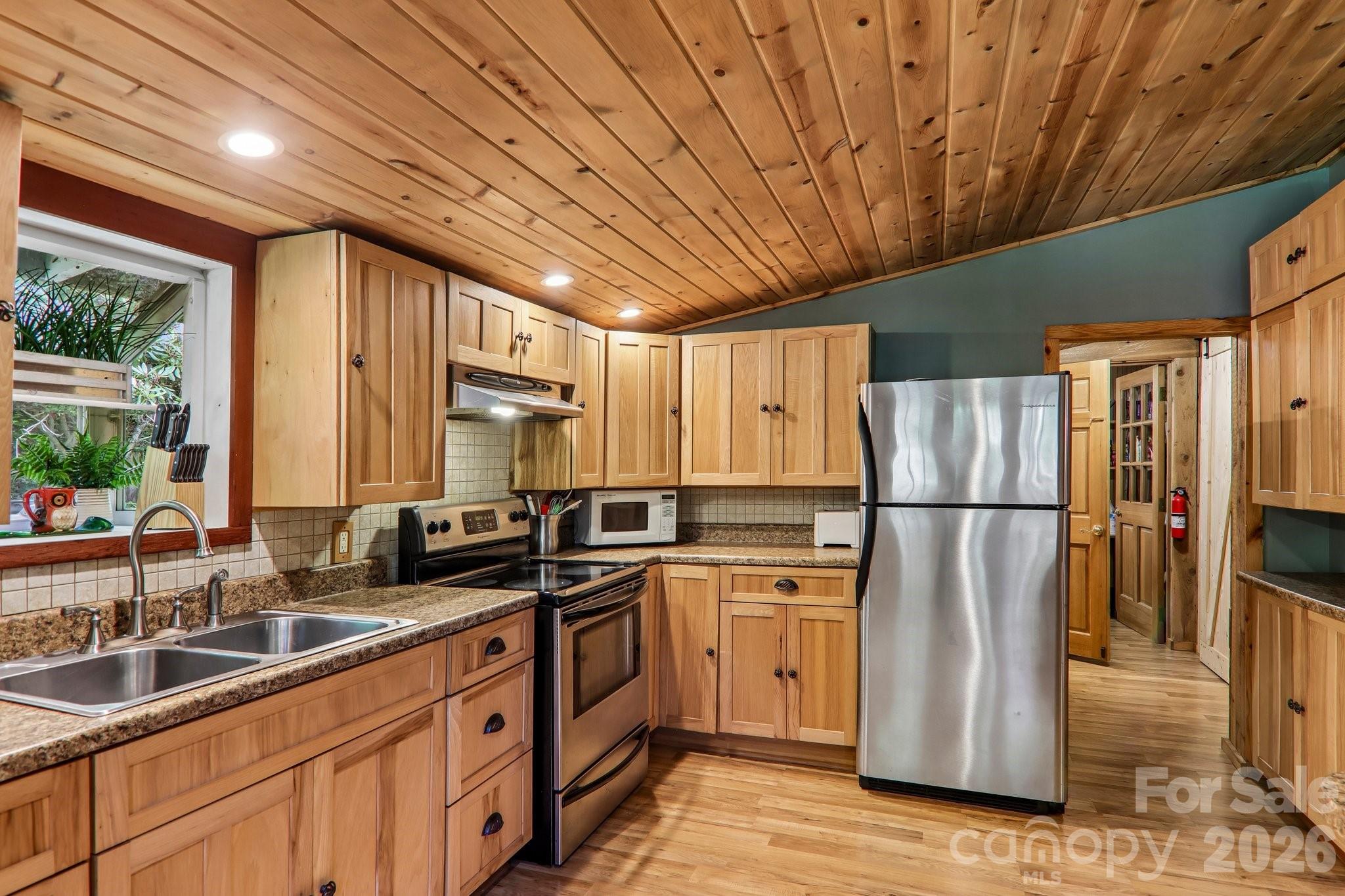 251 Village Lane Property Photo 18