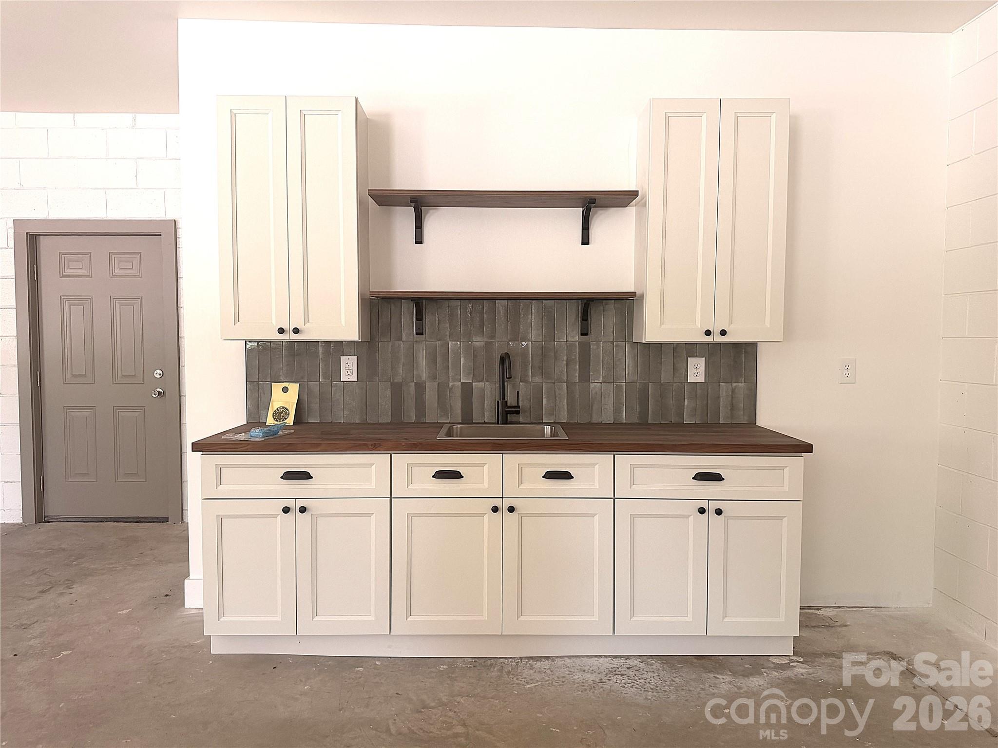 1295 N Main Avenue Property Photo 5