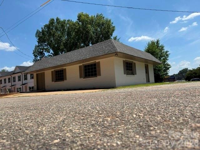 1295 N Main Avenue Property Photo 9