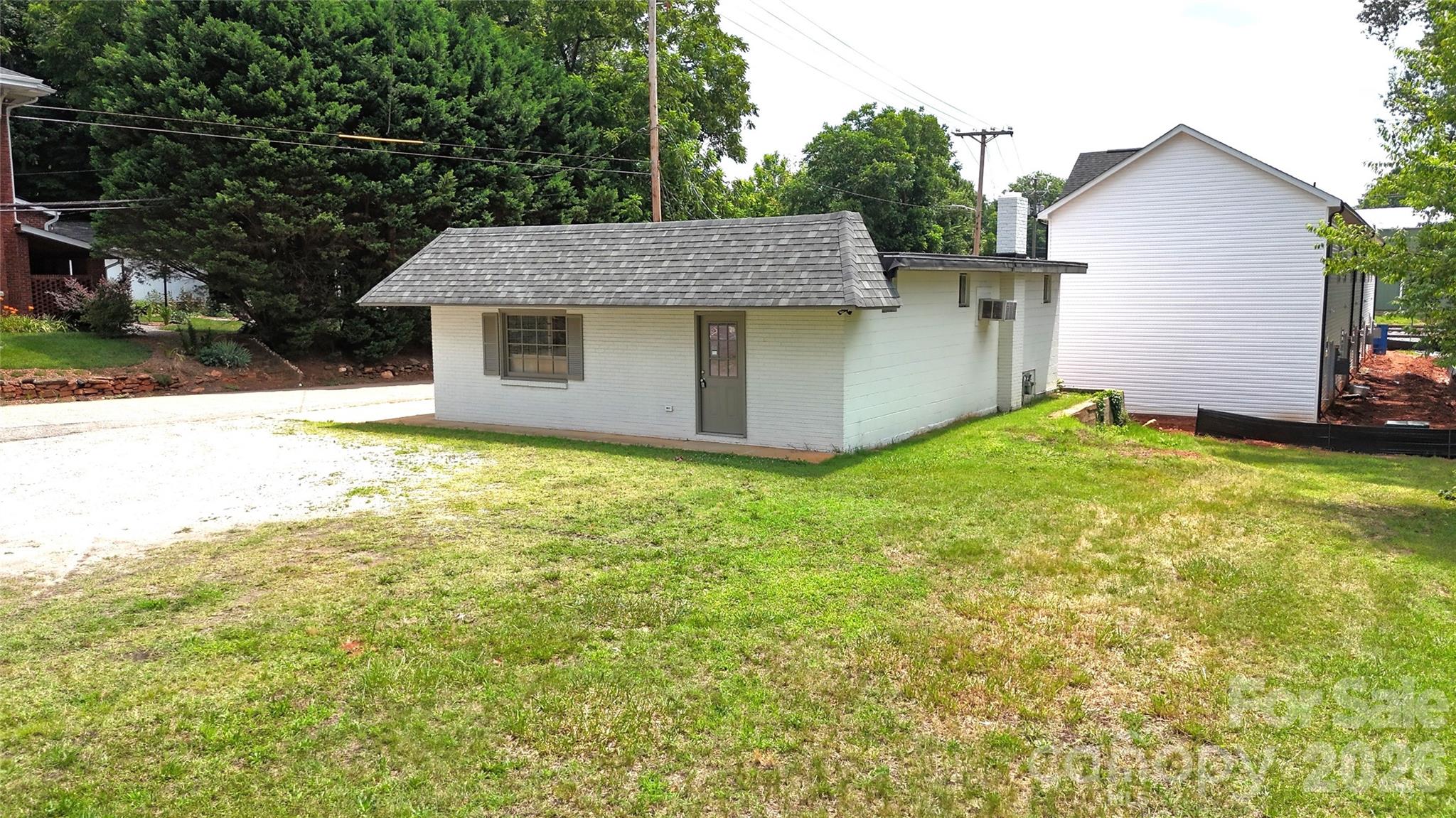 1295 N Main Avenue Property Photo 13