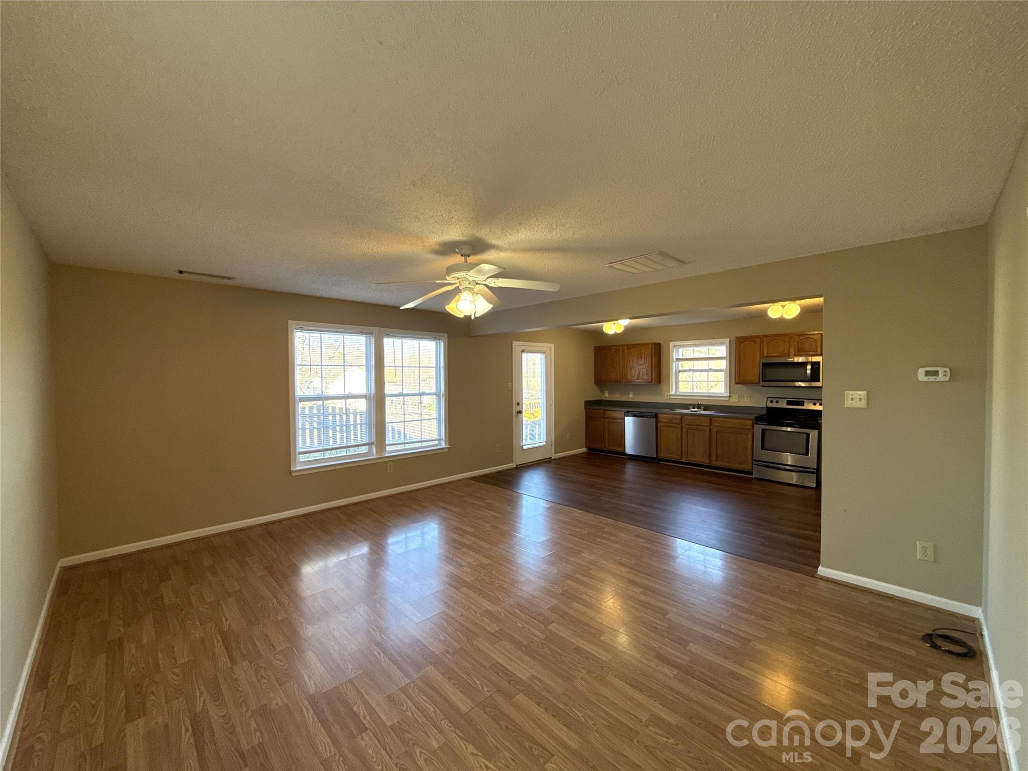 2043 Dunsmore Lane Property Photo 3