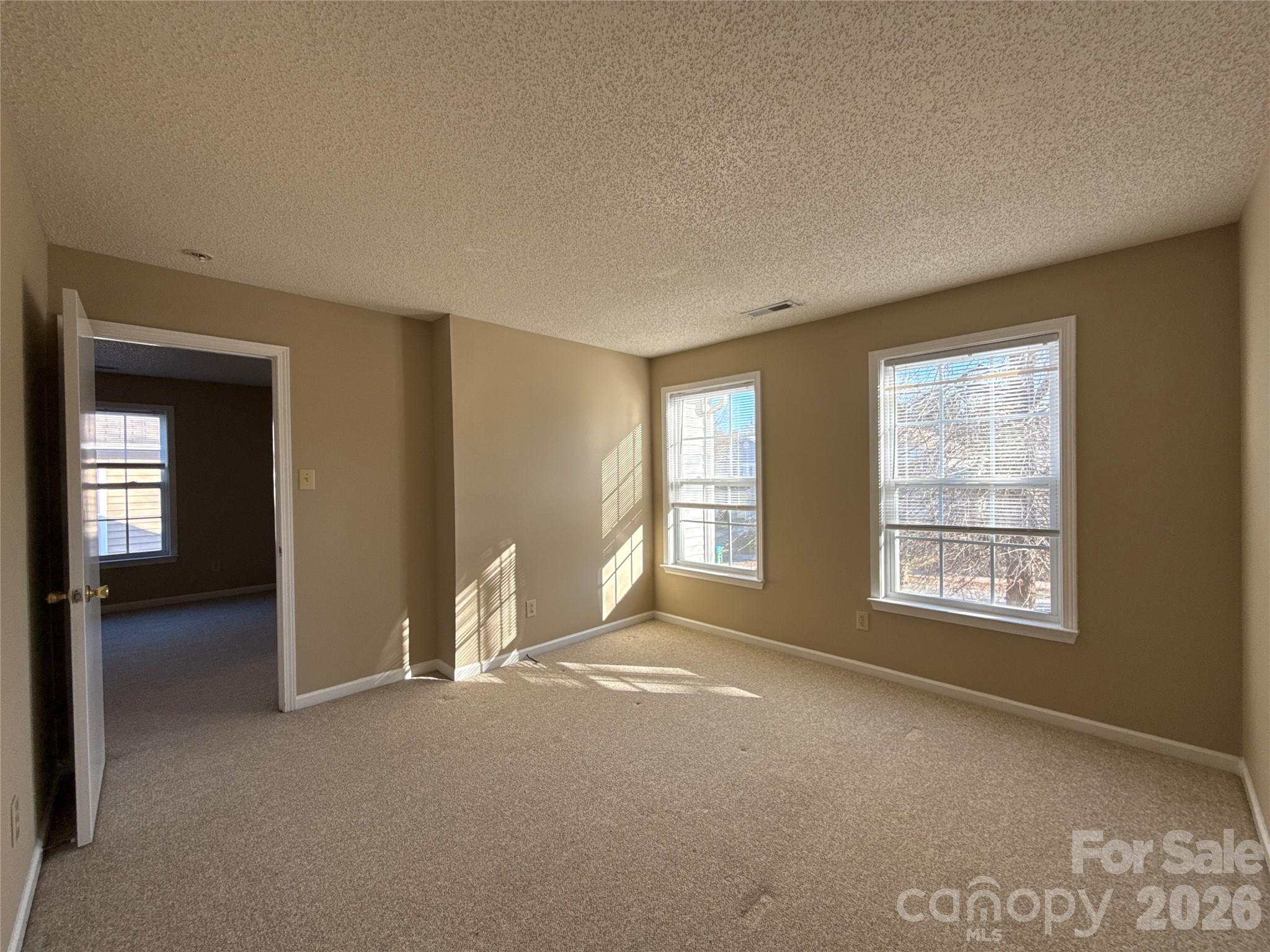 2043 Dunsmore Lane Property Photo 4