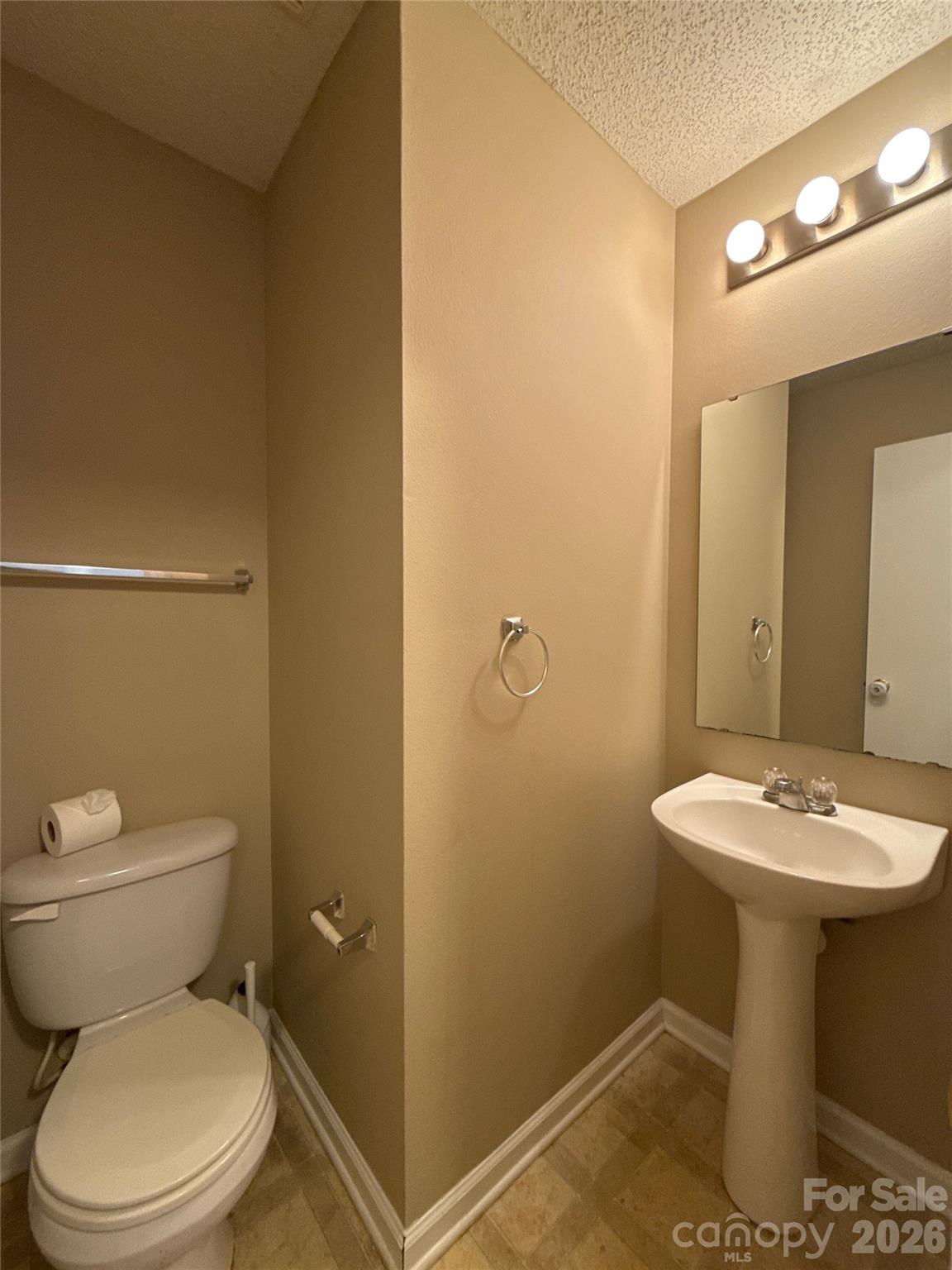 2043 Dunsmore Lane Property Photo 7