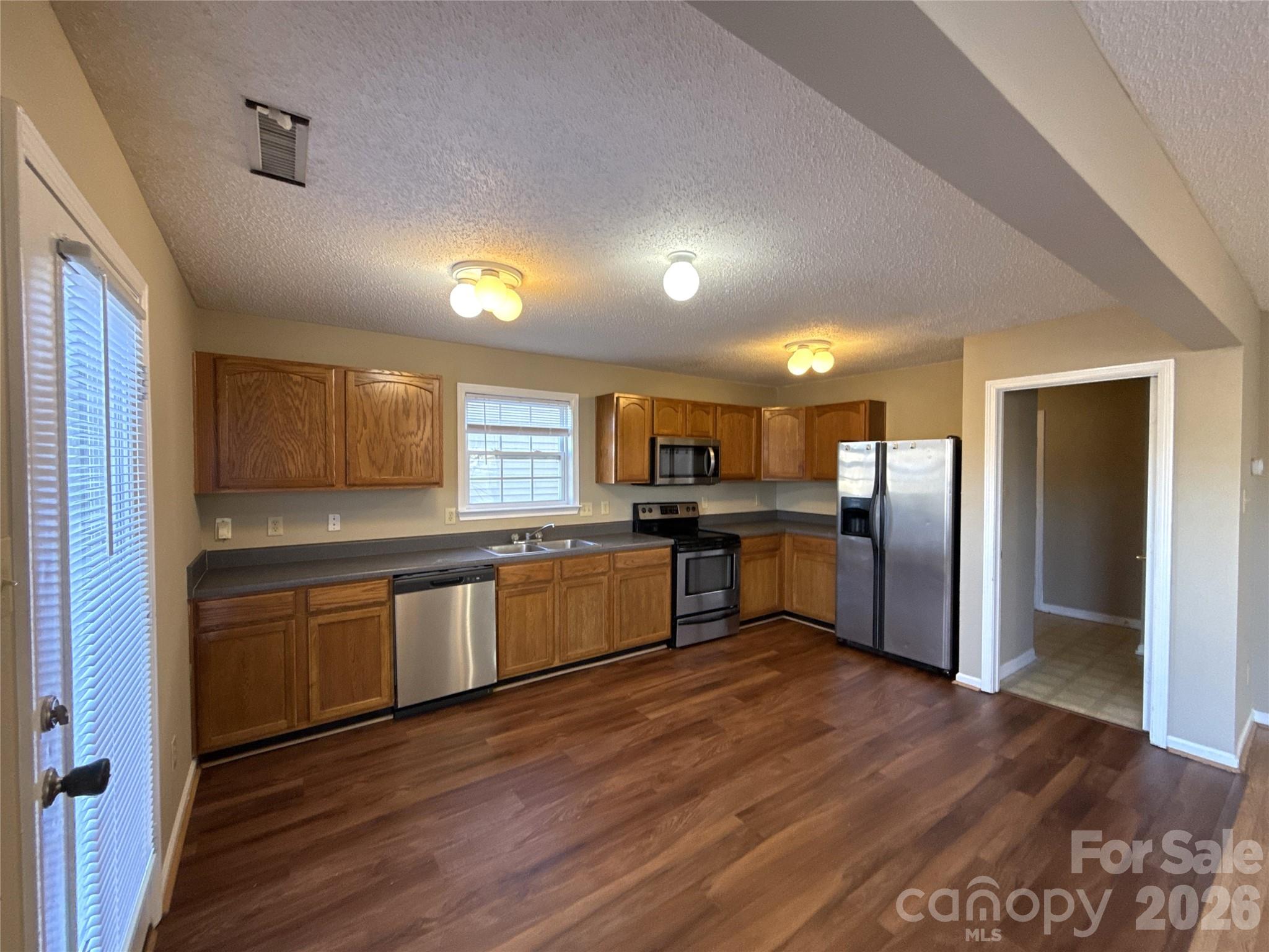 2043 Dunsmore Lane Property Photo 9