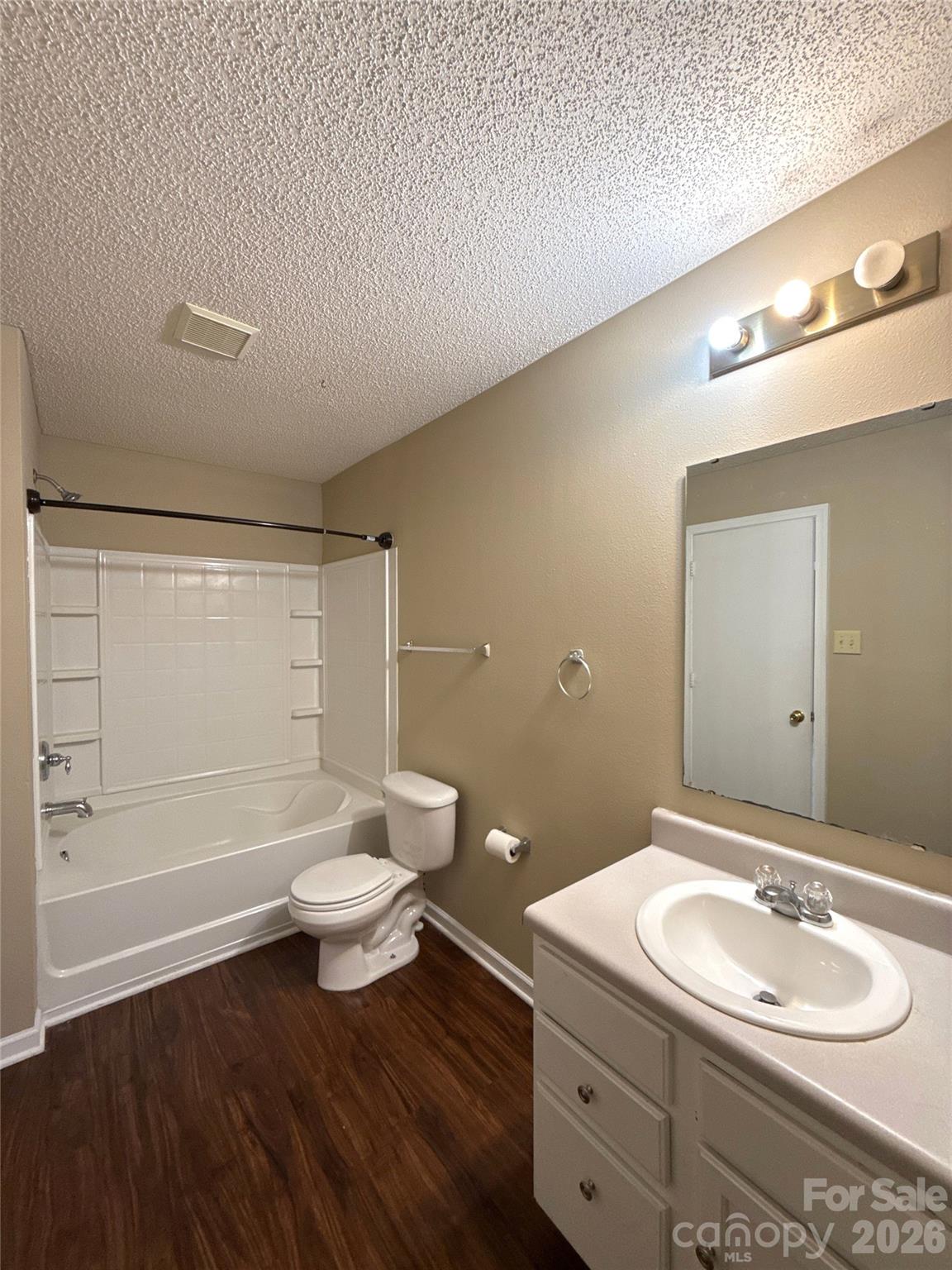 2043 Dunsmore Lane Property Photo 13