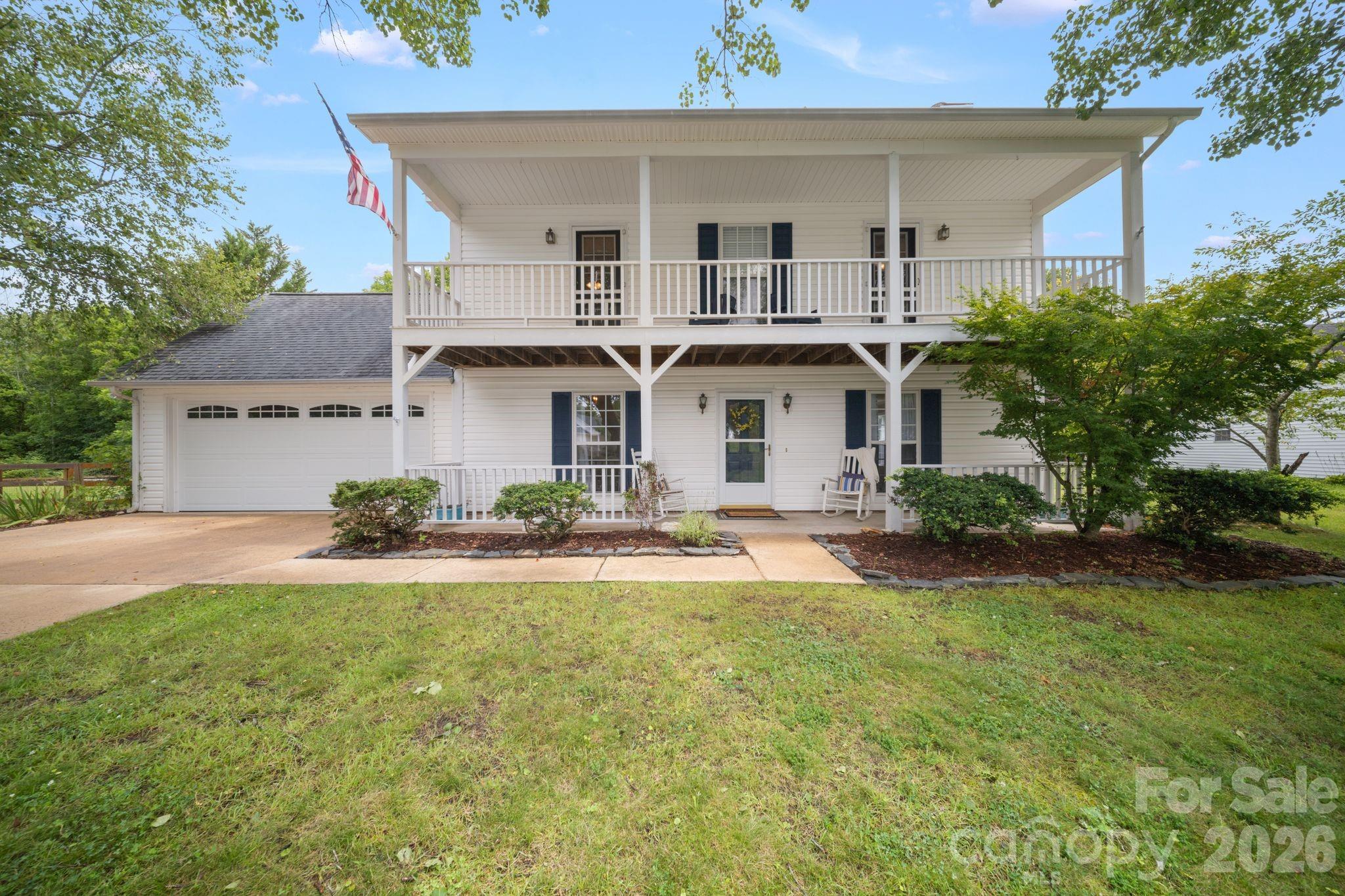 1040 Thorncrest Drive Property Photo 1