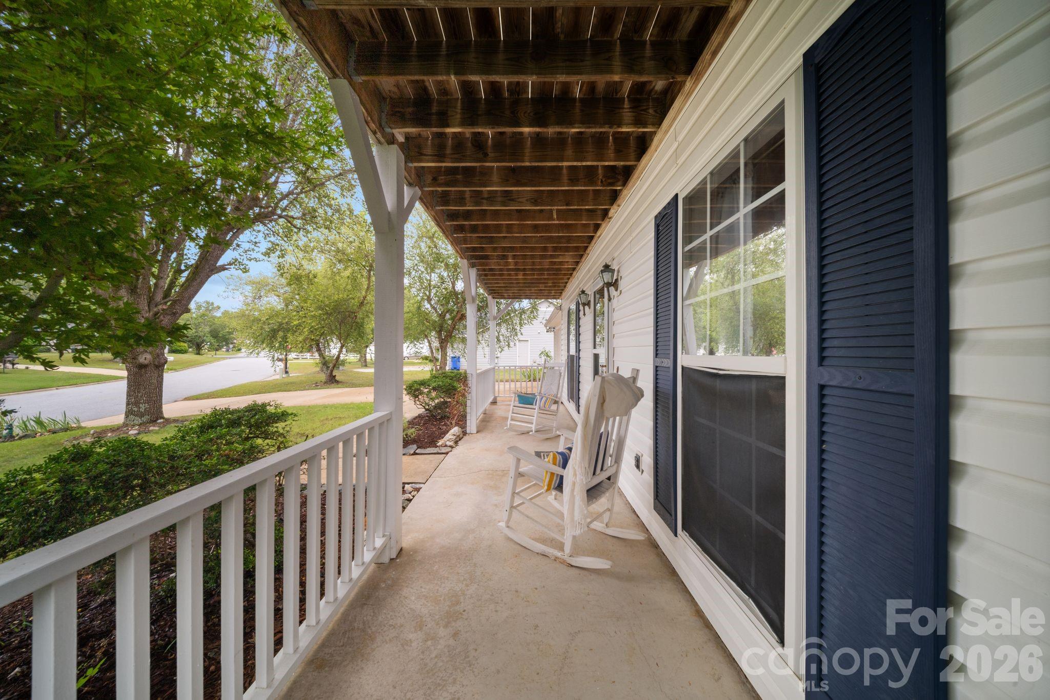 1040 Thorncrest Drive Property Photo 5