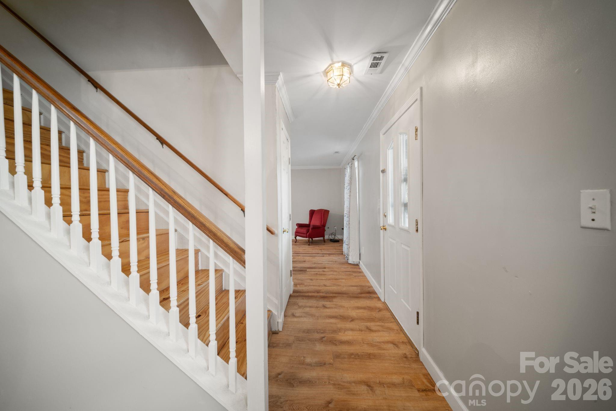 1040 Thorncrest Drive Property Photo 11