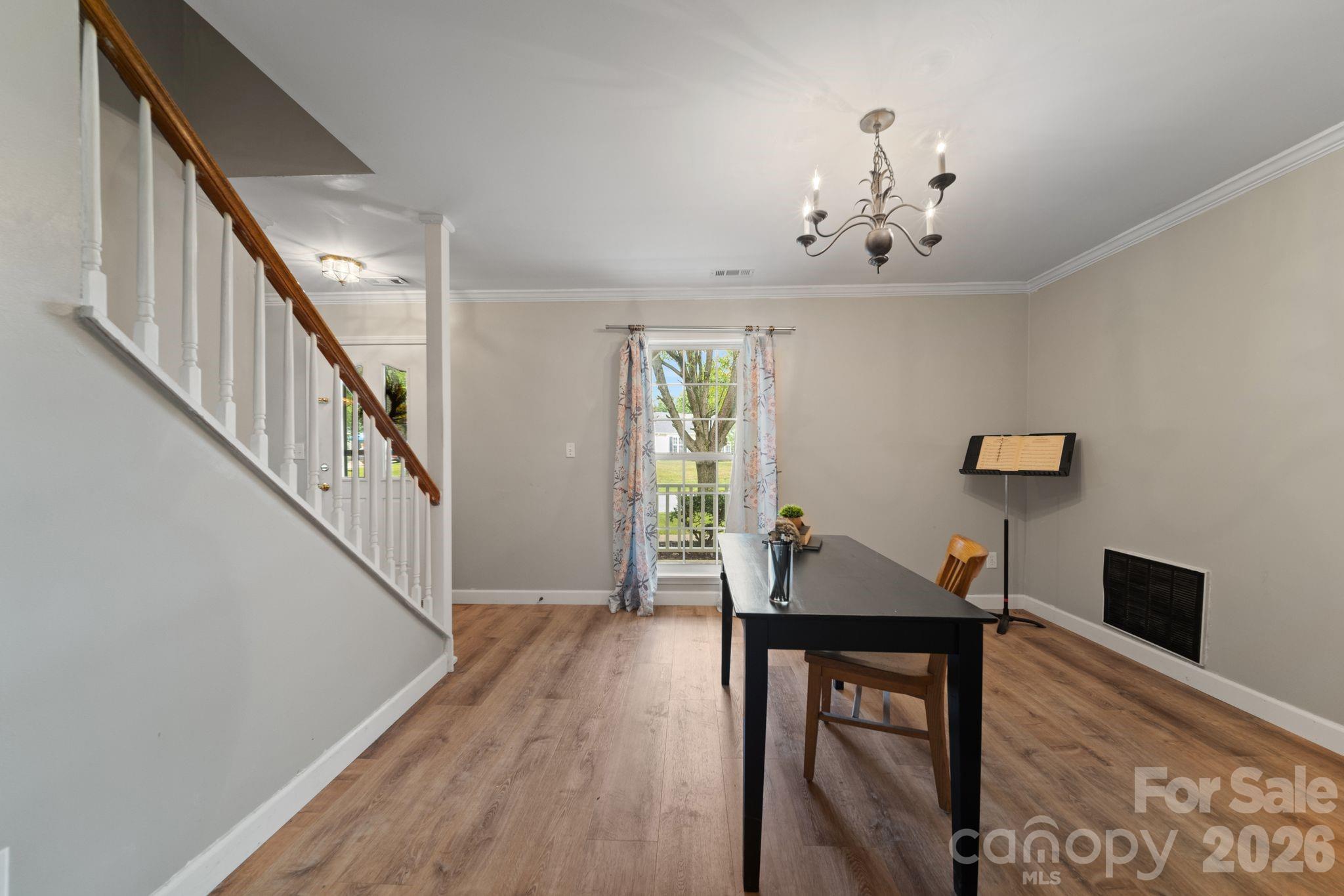1040 Thorncrest Drive Property Photo 12