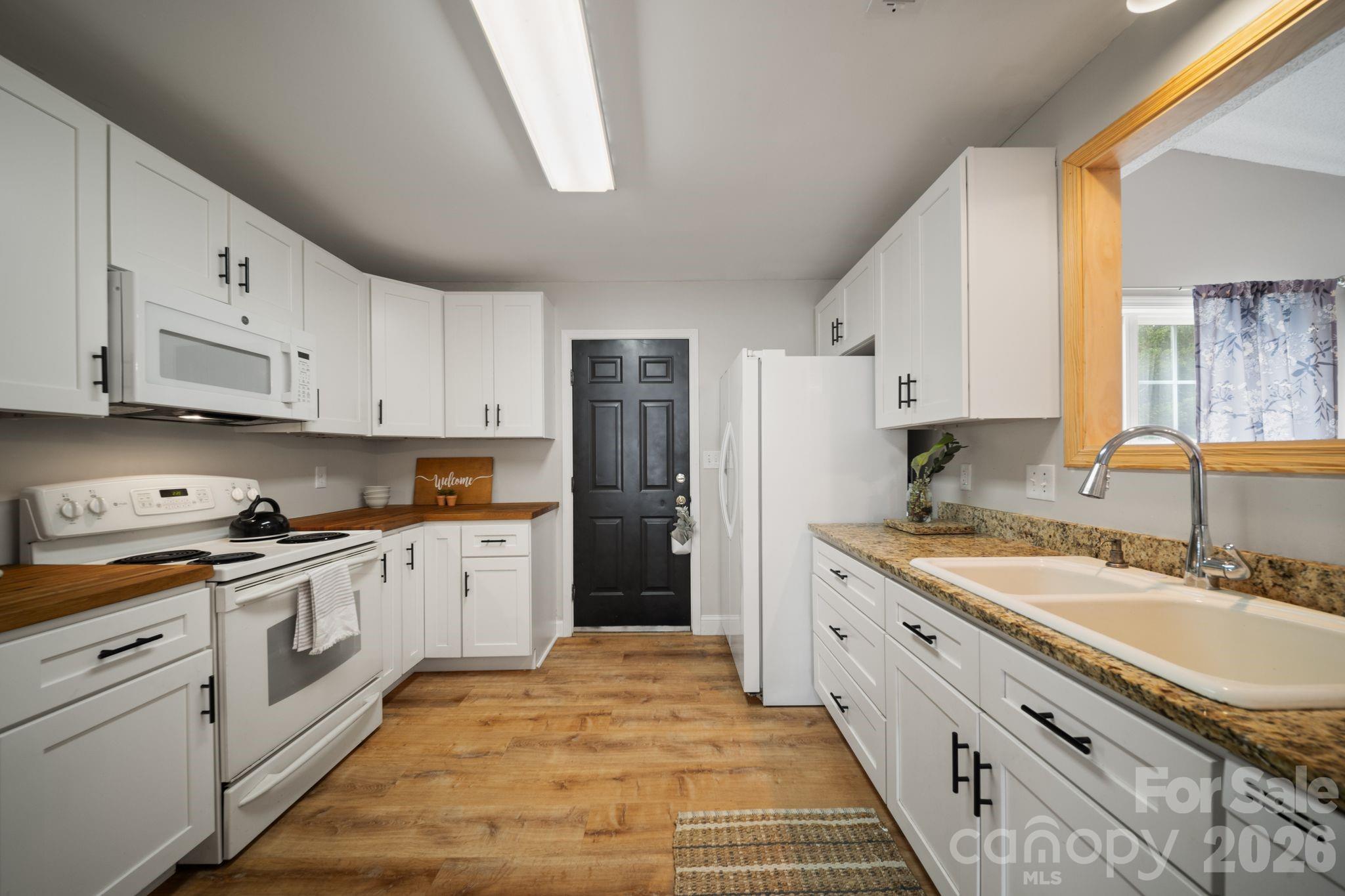 1040 Thorncrest Drive Property Photo 15
