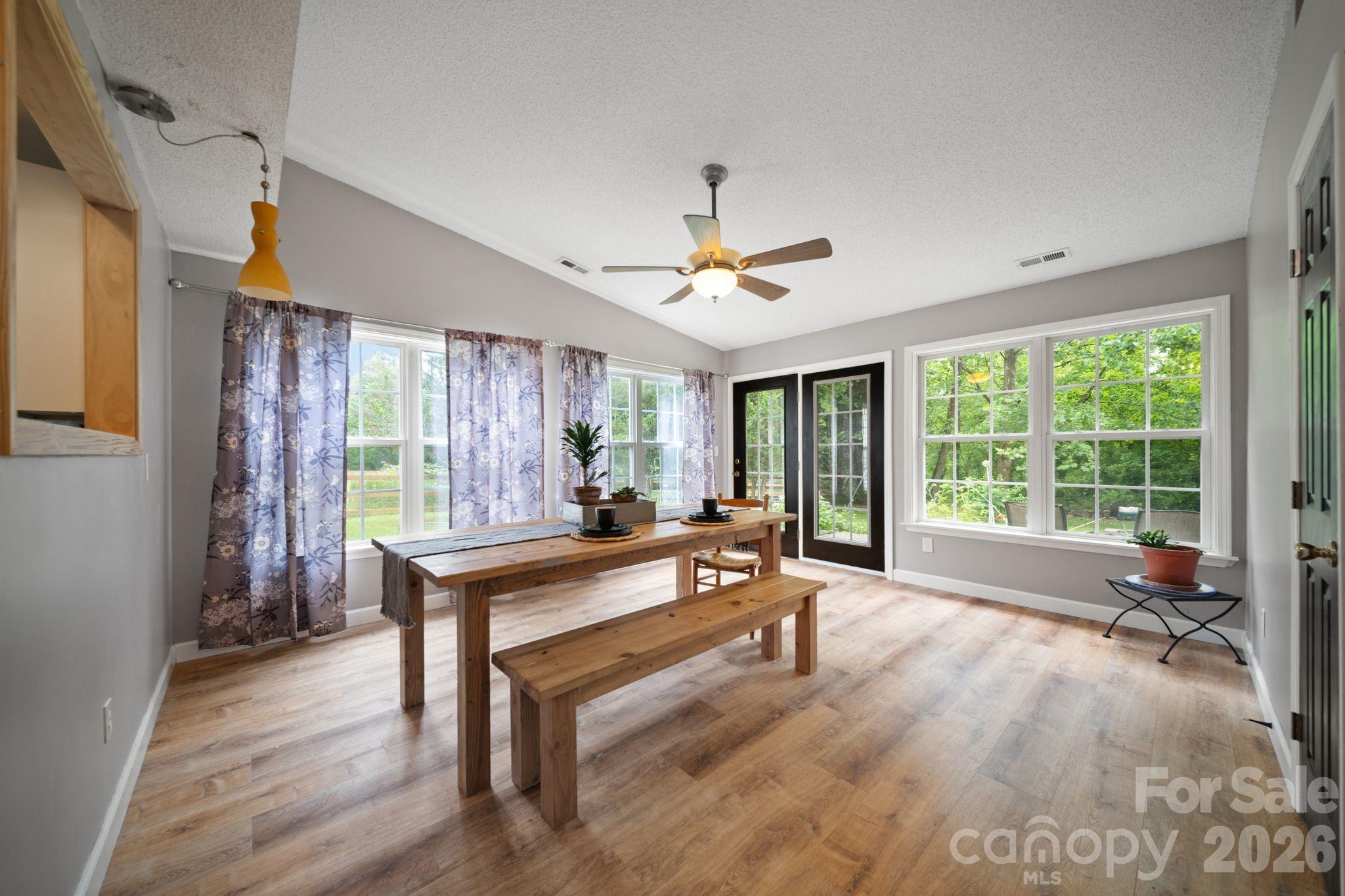 1040 Thorncrest Drive Property Photo 16