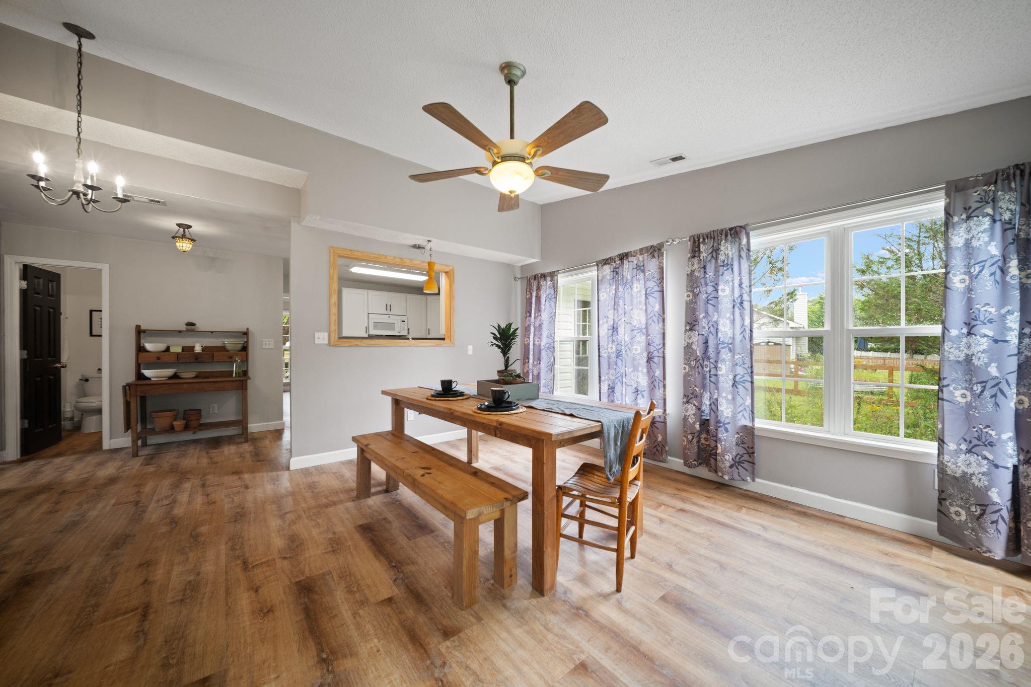 1040 Thorncrest Drive Property Photo 18