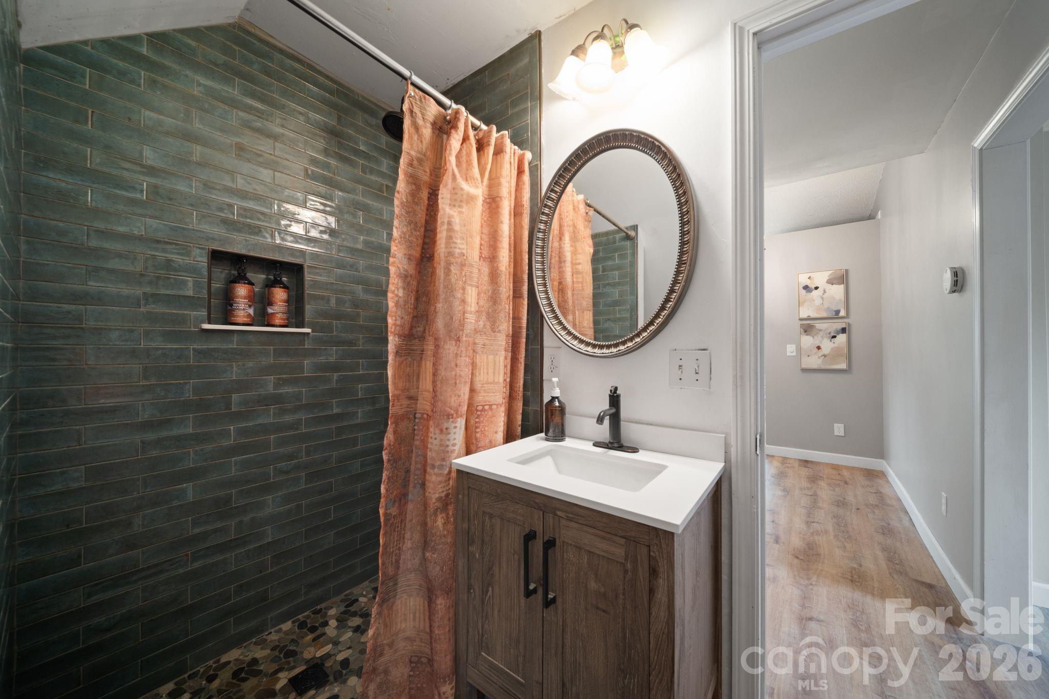 1040 Thorncrest Drive Property Photo 20