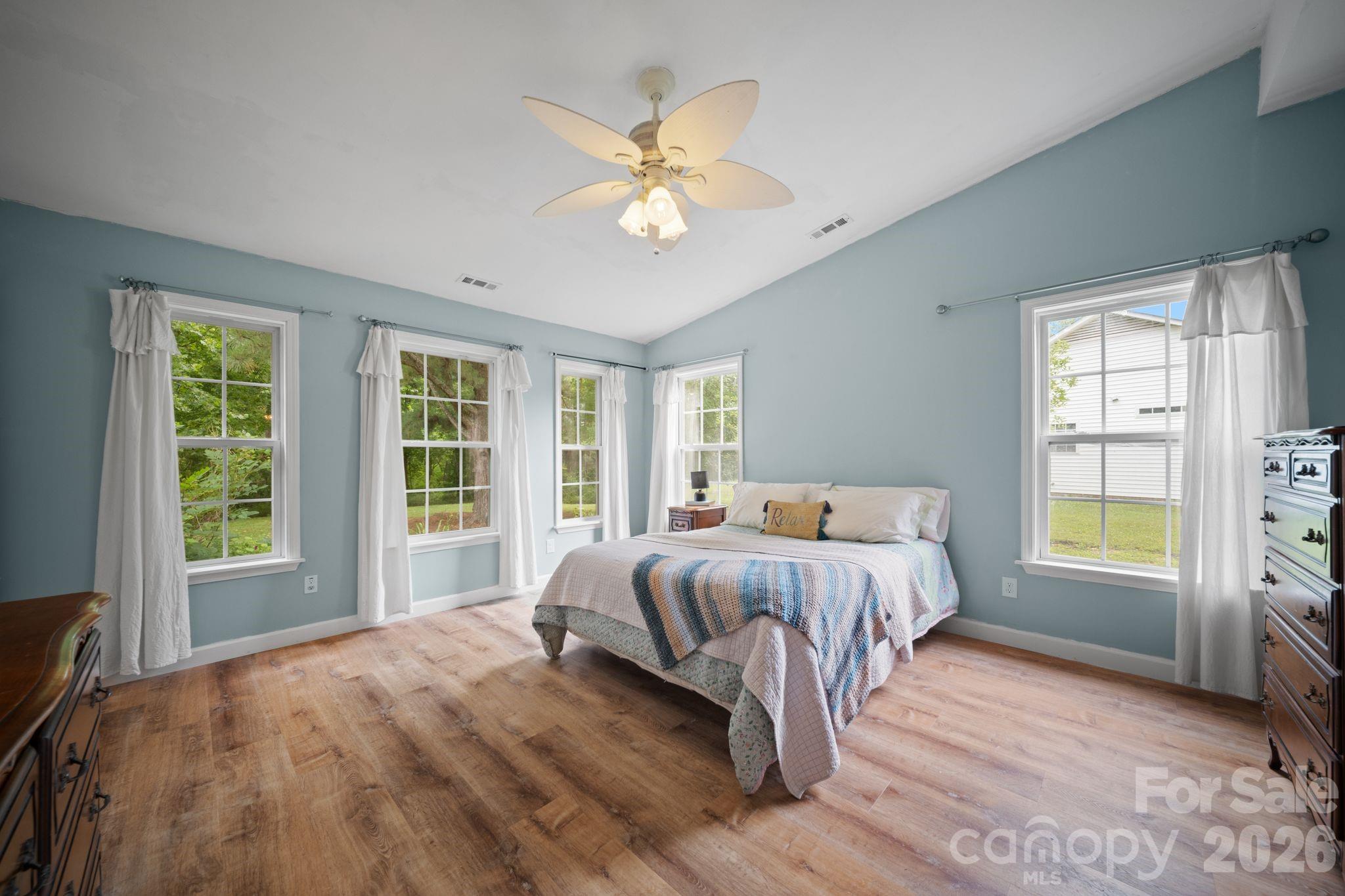 1040 Thorncrest Drive Property Photo 21